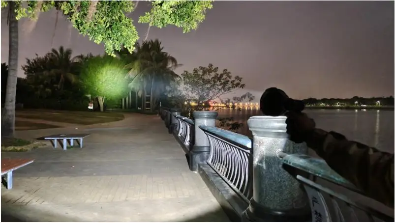 Lithium Ion Battery Type and Aluminum Lamp Body Material hunting light