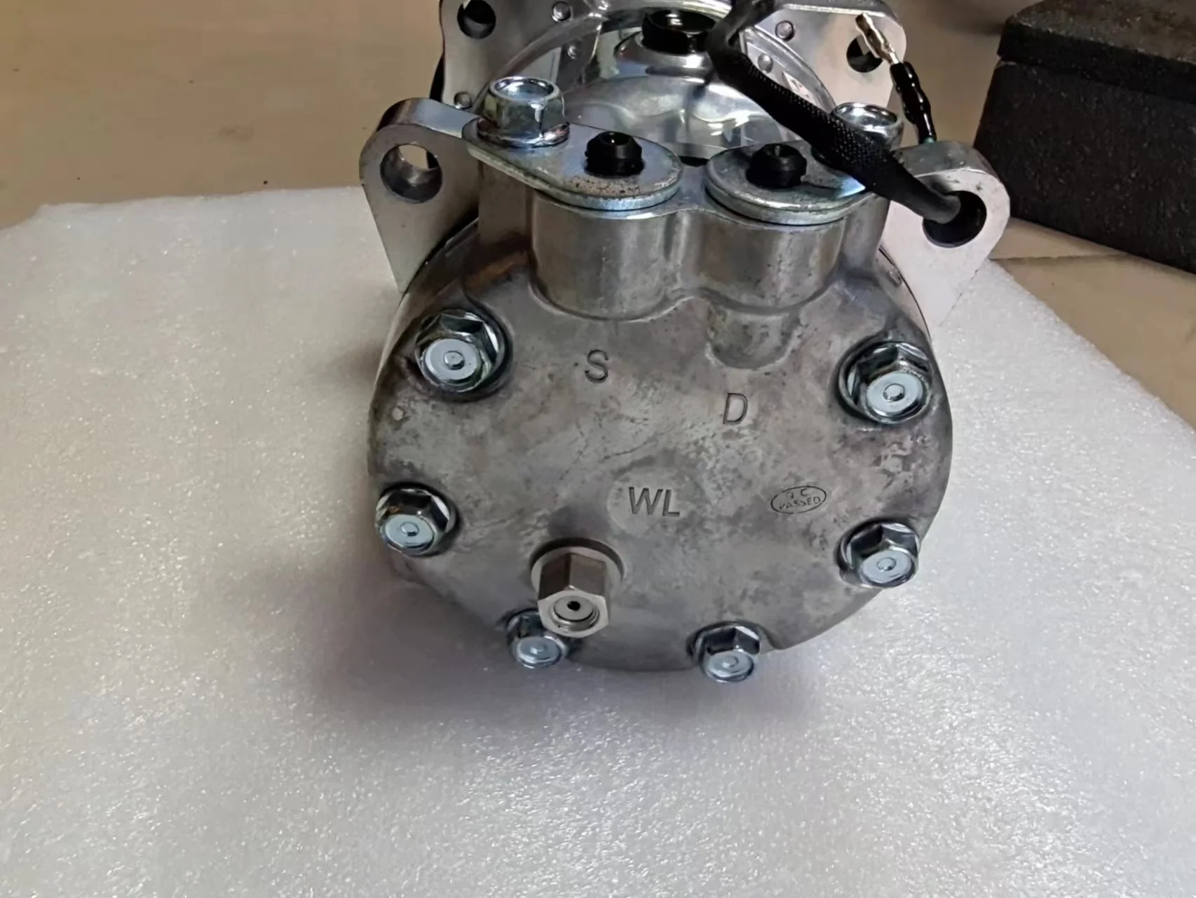 Air Conditioning Compressor  7H15  B1 24V  Air Compressor Assy  For Excavator  KATO HD512-3
