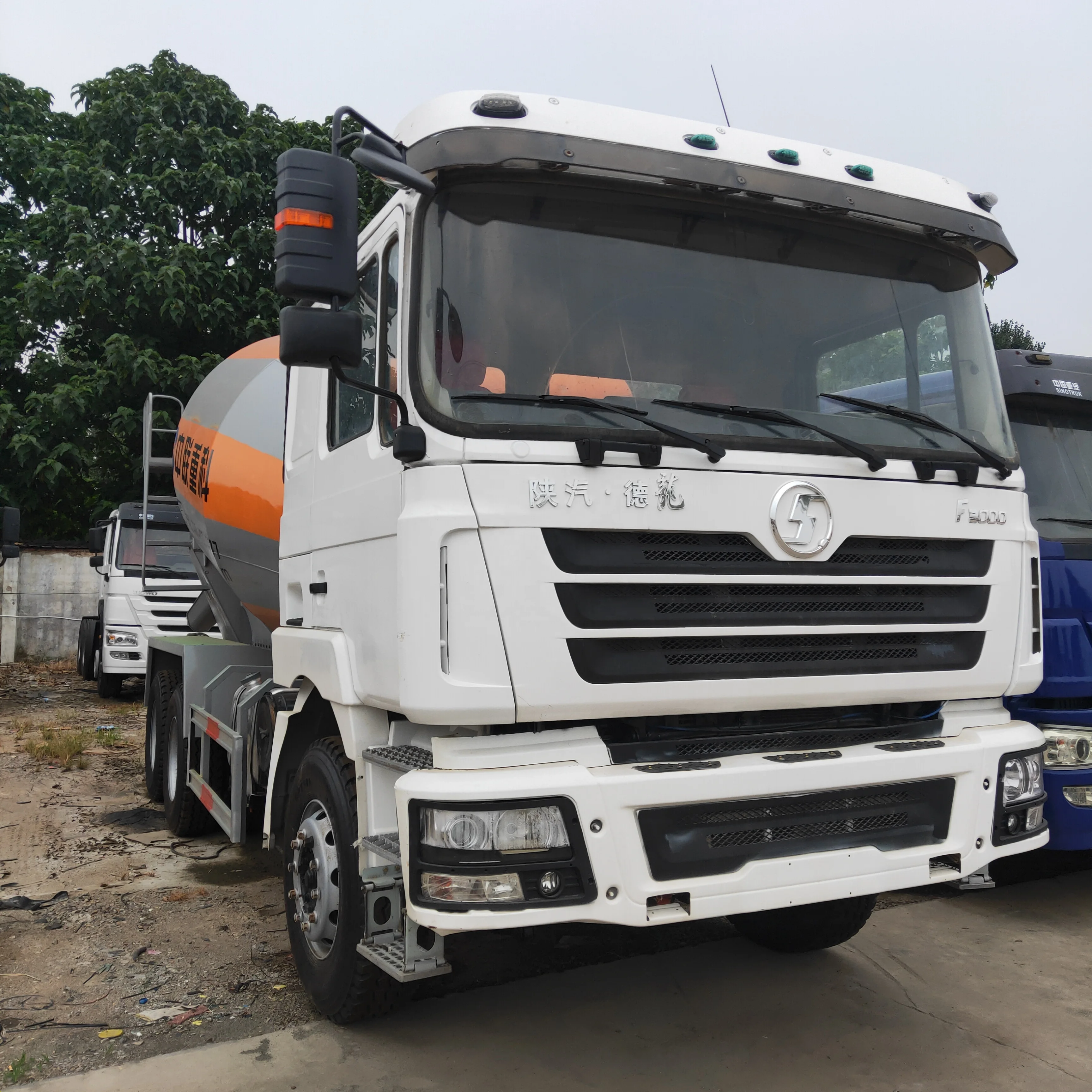 Б/у Бетономешалка Sino Sachman F3000 6x4 грузовик для бетономешалки перевозки бетона строительный 14 куб. М с цементным