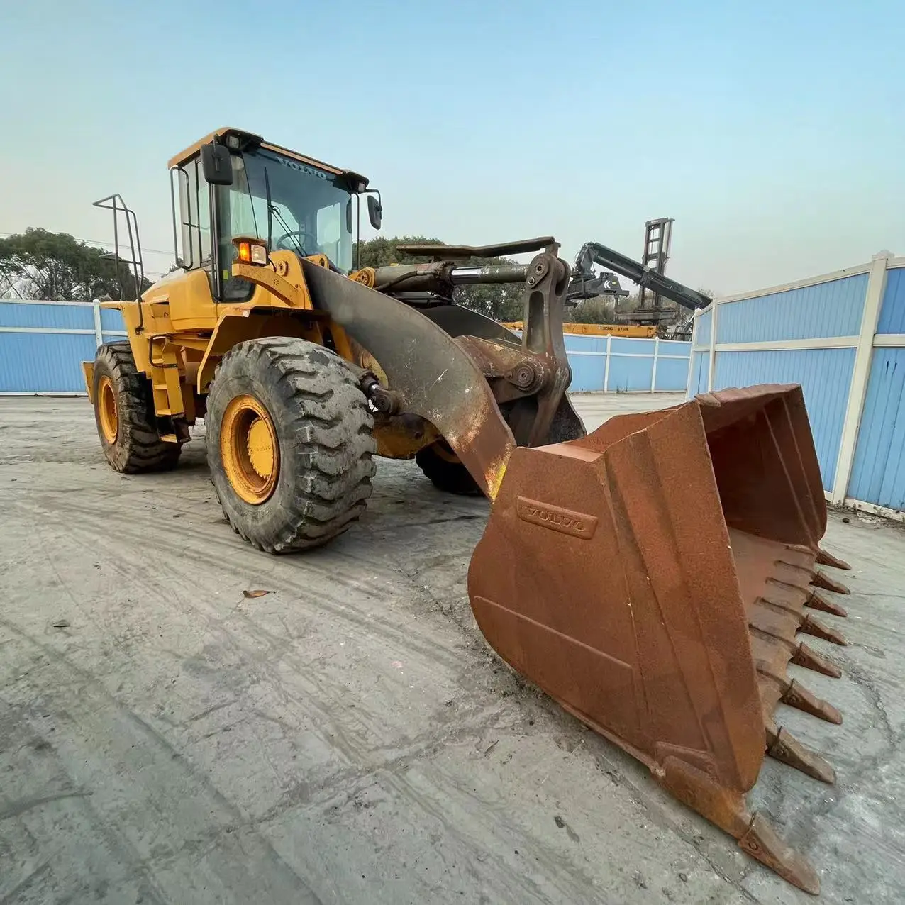 Original Condition Used Volvo L105 L70E L120 L150 L180 L220 3ton 5 ton 6 ton Wheel Loader