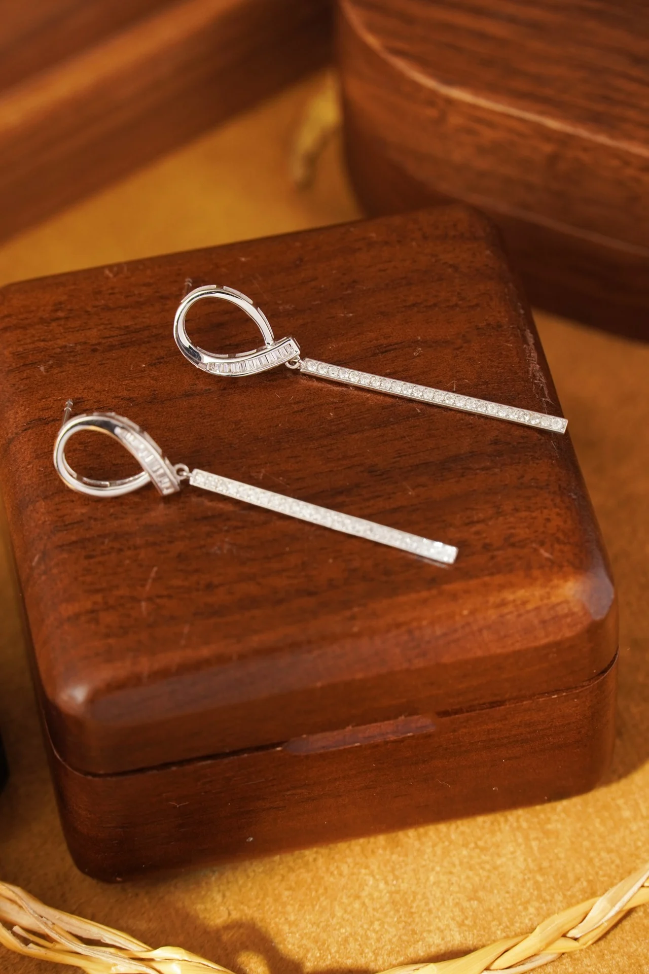 Xinfly Fashion slimmer suitable round face 18K real gold and 0.5ct natural Diamond balloon style Ear stud