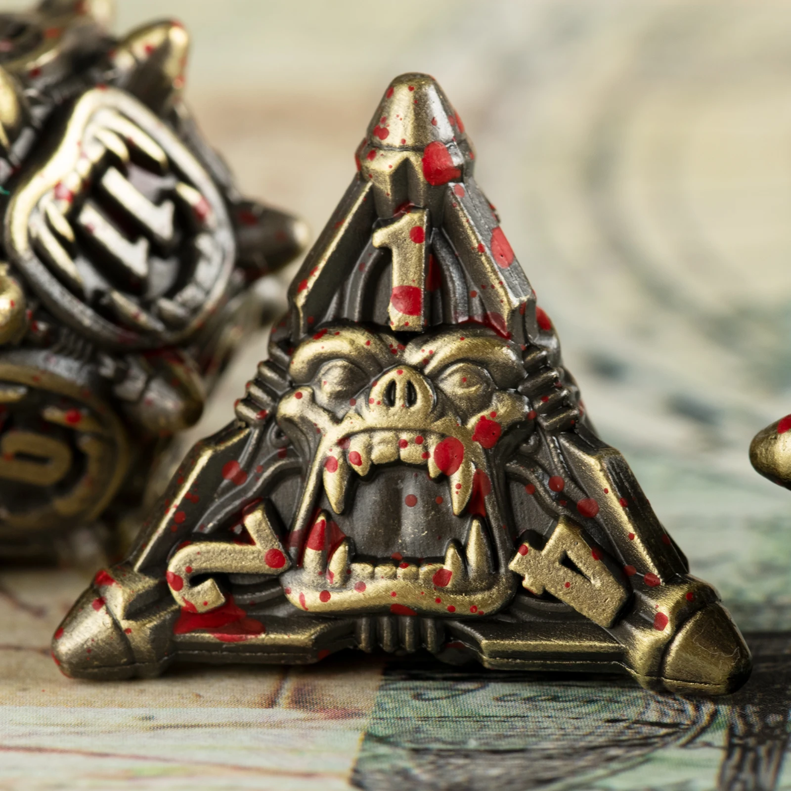 Заводская Новинка дизайн d & набор многогранных металлических игральных кубков оптовая продажа индивидуальный Набор для игры в настольные Кубков