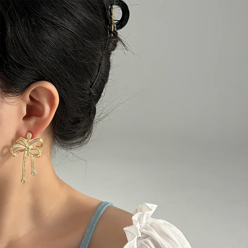 Boutique Copper Rhinestone Earrings Gifts Exquisite Zirconia Earrings Light Luxury Gold Silver Bow Earrings