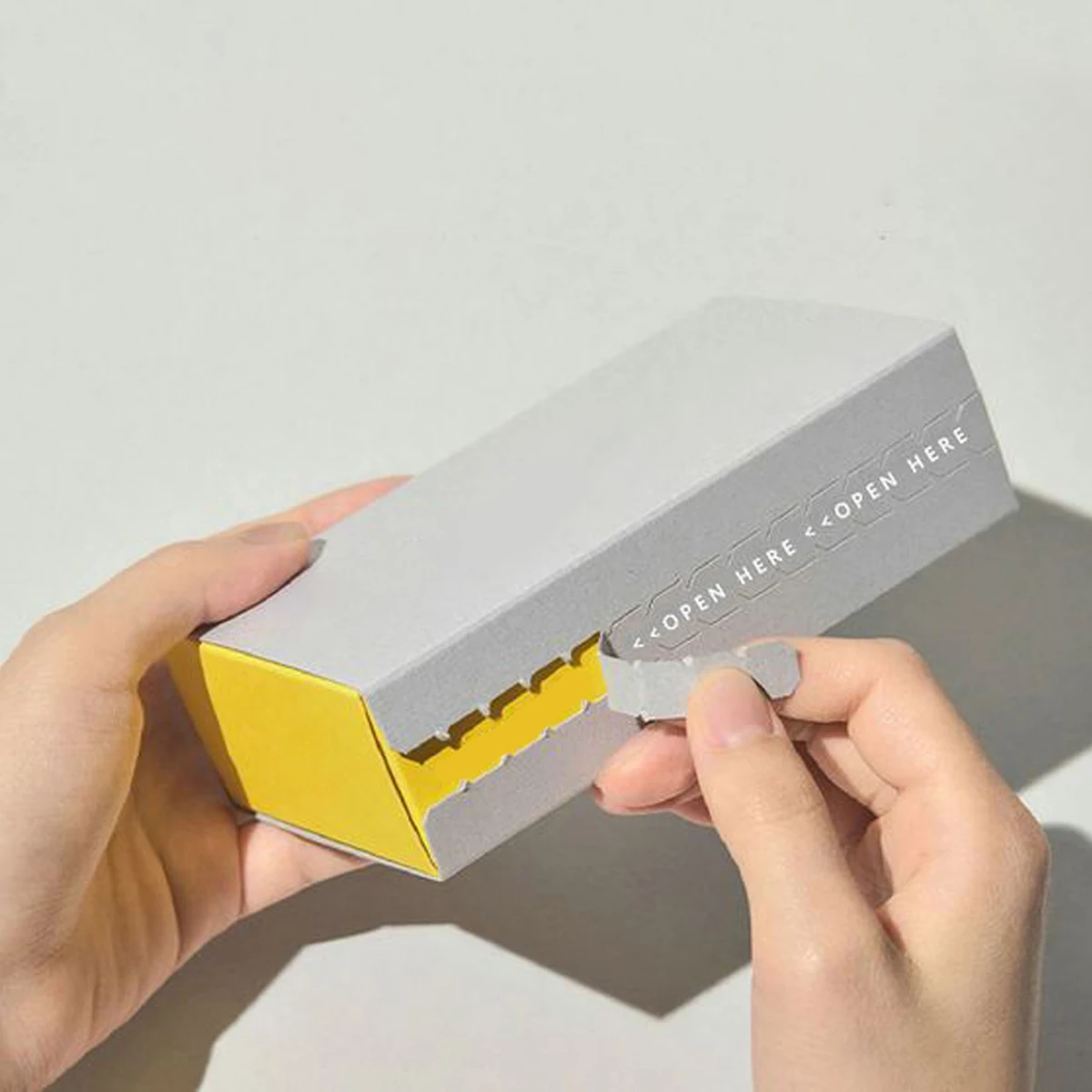 Wholesale Zipper Carton Box Shipping Corrugated Cardboard Storage Carton Box with Zipper Tear Strip
