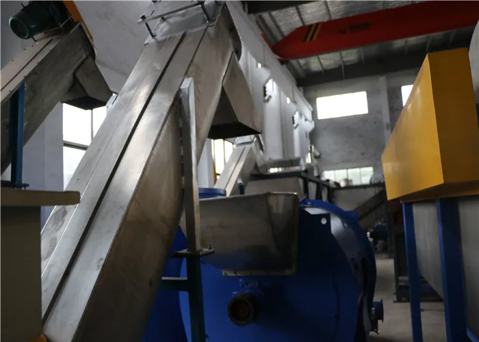 Полностью линейная машина для переработанных пластиковых кирпичей