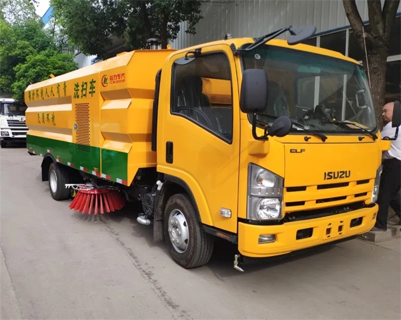 Brand New Japan Isuzu 4x2 High Efficiency Broom Vacuum New Road Sweeper Automatic Dumping Floor Sweeper Truck hot selling