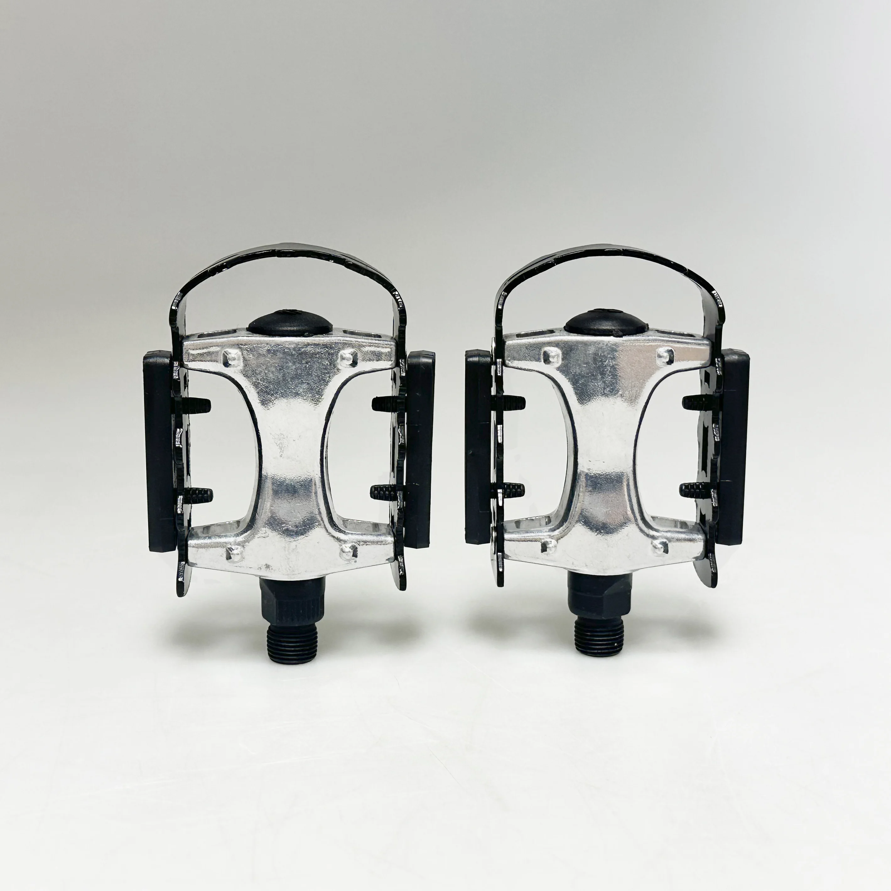 YH-76X Alloy Exercise Bike Pedal Spin Bike Pedal with Toe Clips and Straps