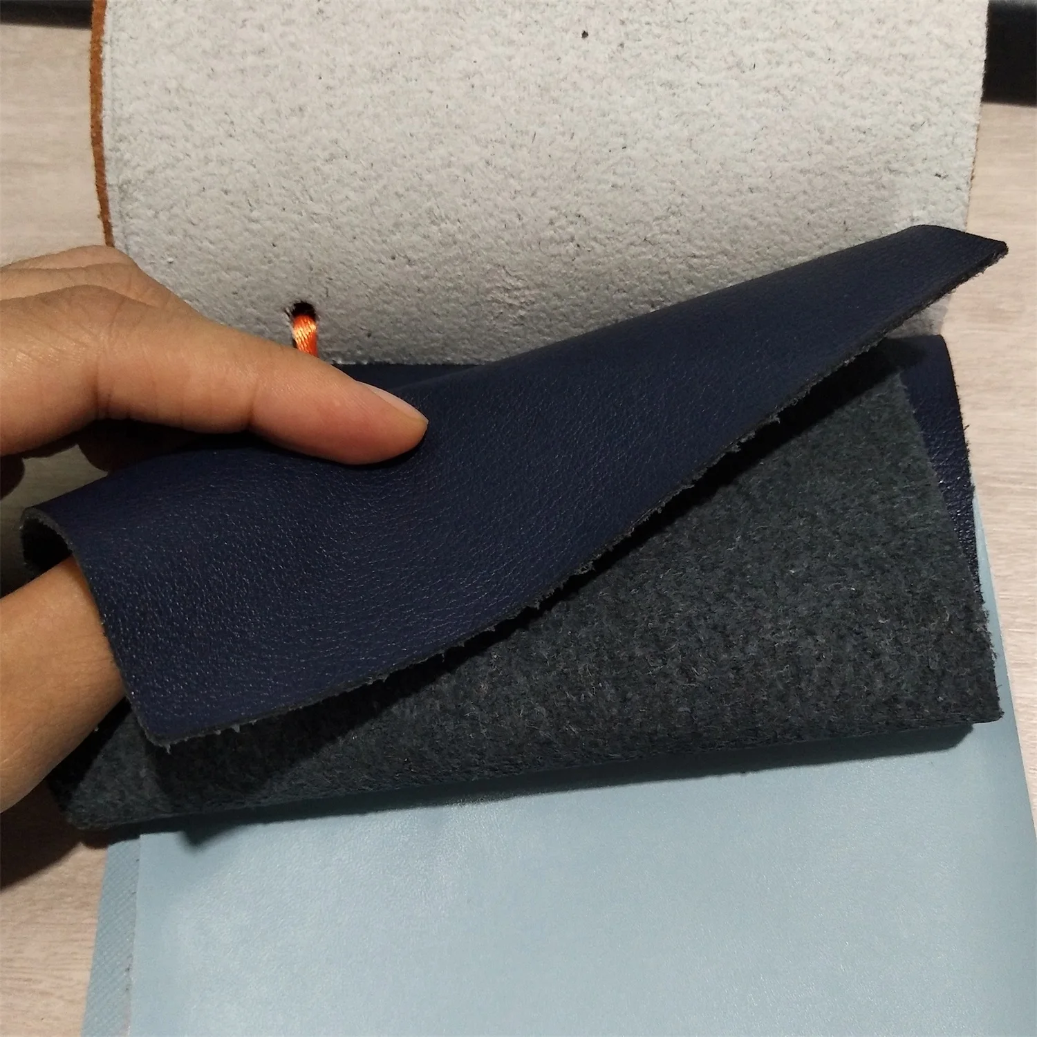 Приятная на ощупь оптовая продажа сумок из натуральной кожи 1,4 мм Королевский синий багет из натуральной кожи для изготовления сумок