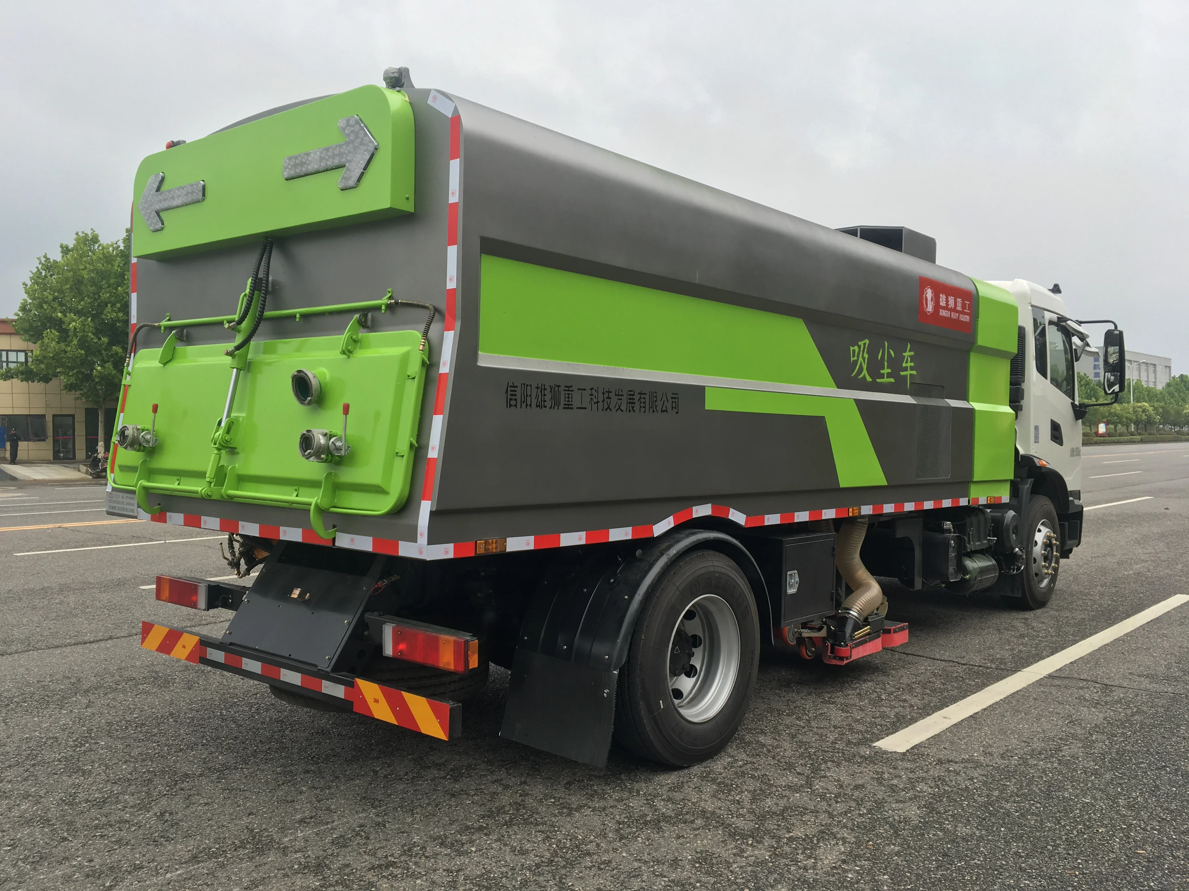 Новый продукт Dongfeng Китай вакуумные уборочные машины продажа с завода