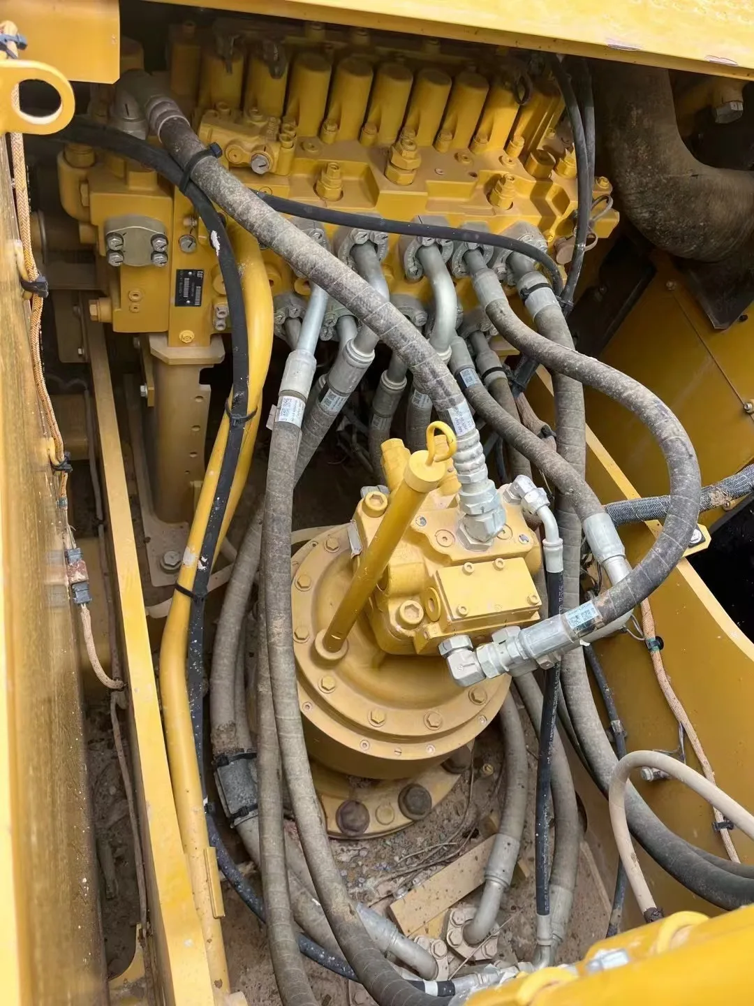 Экскаваторы Caterpillar CAT320D CAT320C CAT320GX CAT320D2 на складе