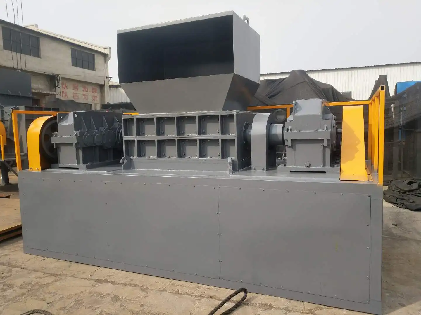  Aluminum Can Crushing Machine/Pet Bottle Machine Shredder/Shredding