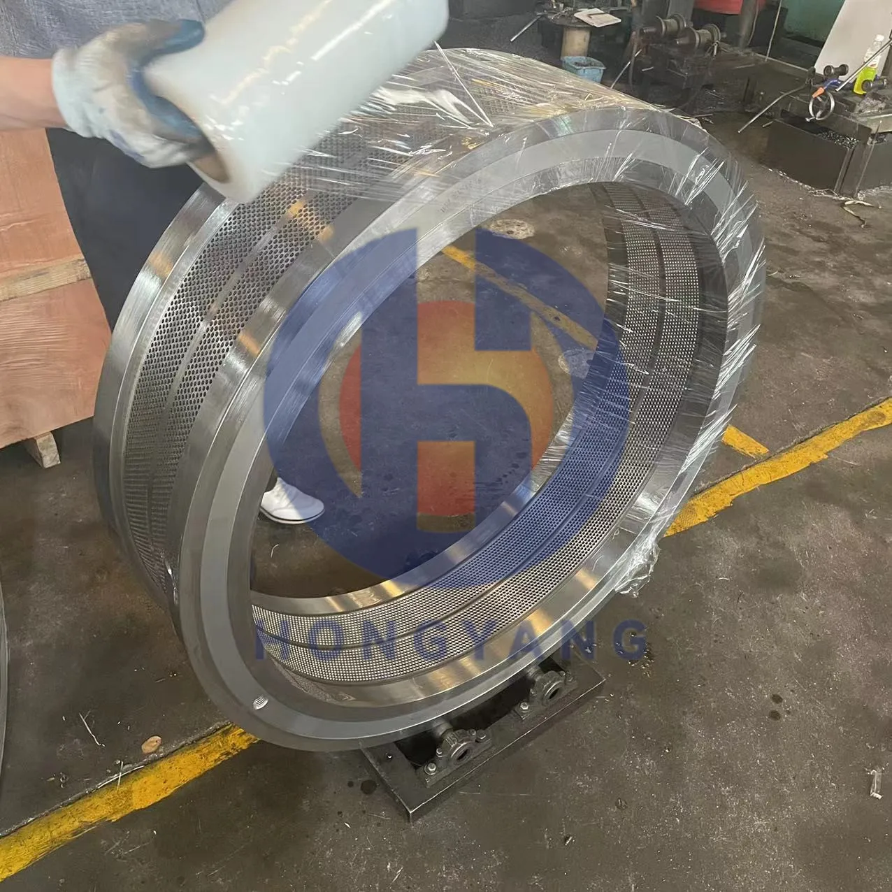 Ring Die For Alloy Steel Yulong 850 Wood Pellet Making Ring Die Xgj850 /560 Pellet Die From Directly Manufacturer