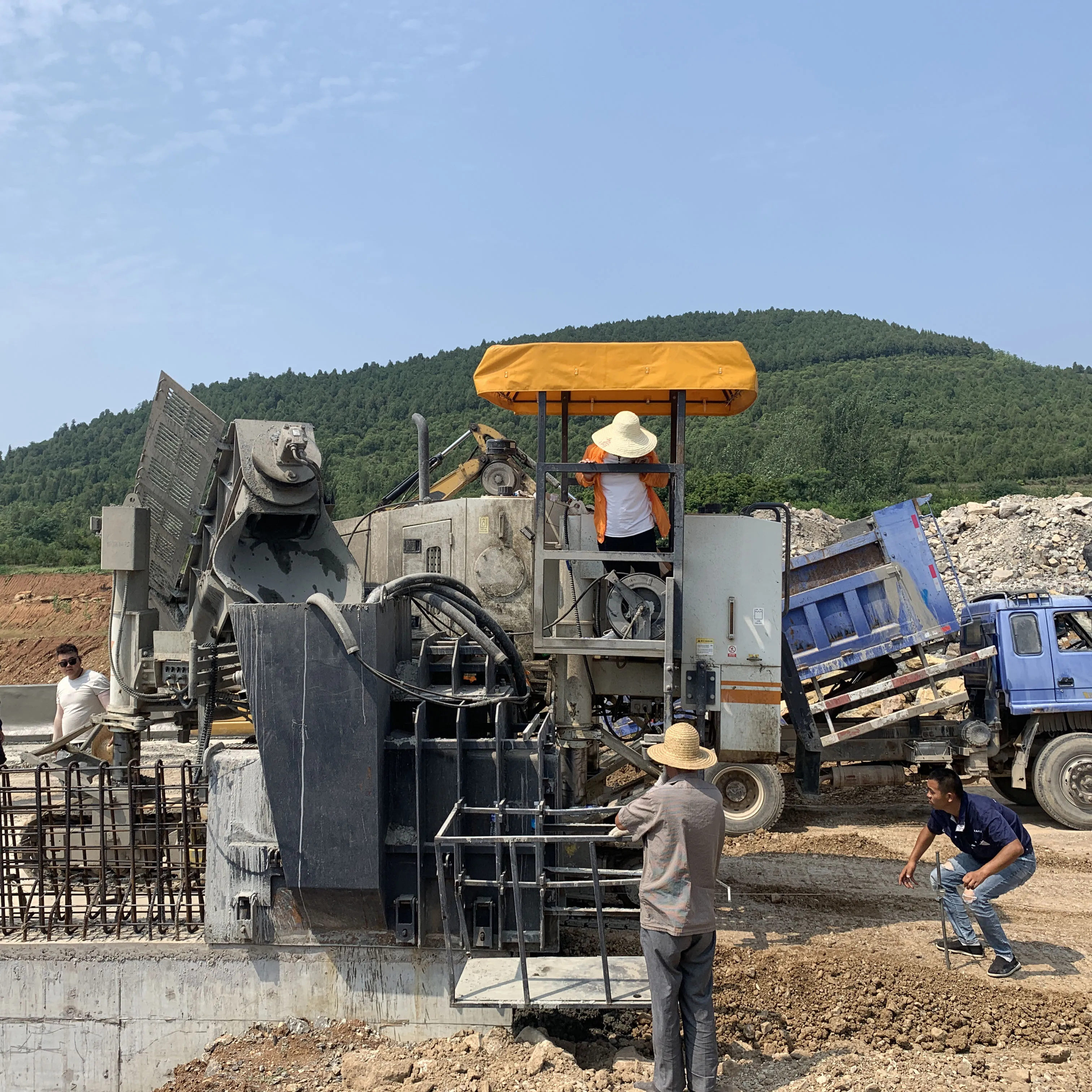 ditches paver Automatic Concrete Curb Slipform Paverfor Road Kerb and Gutter