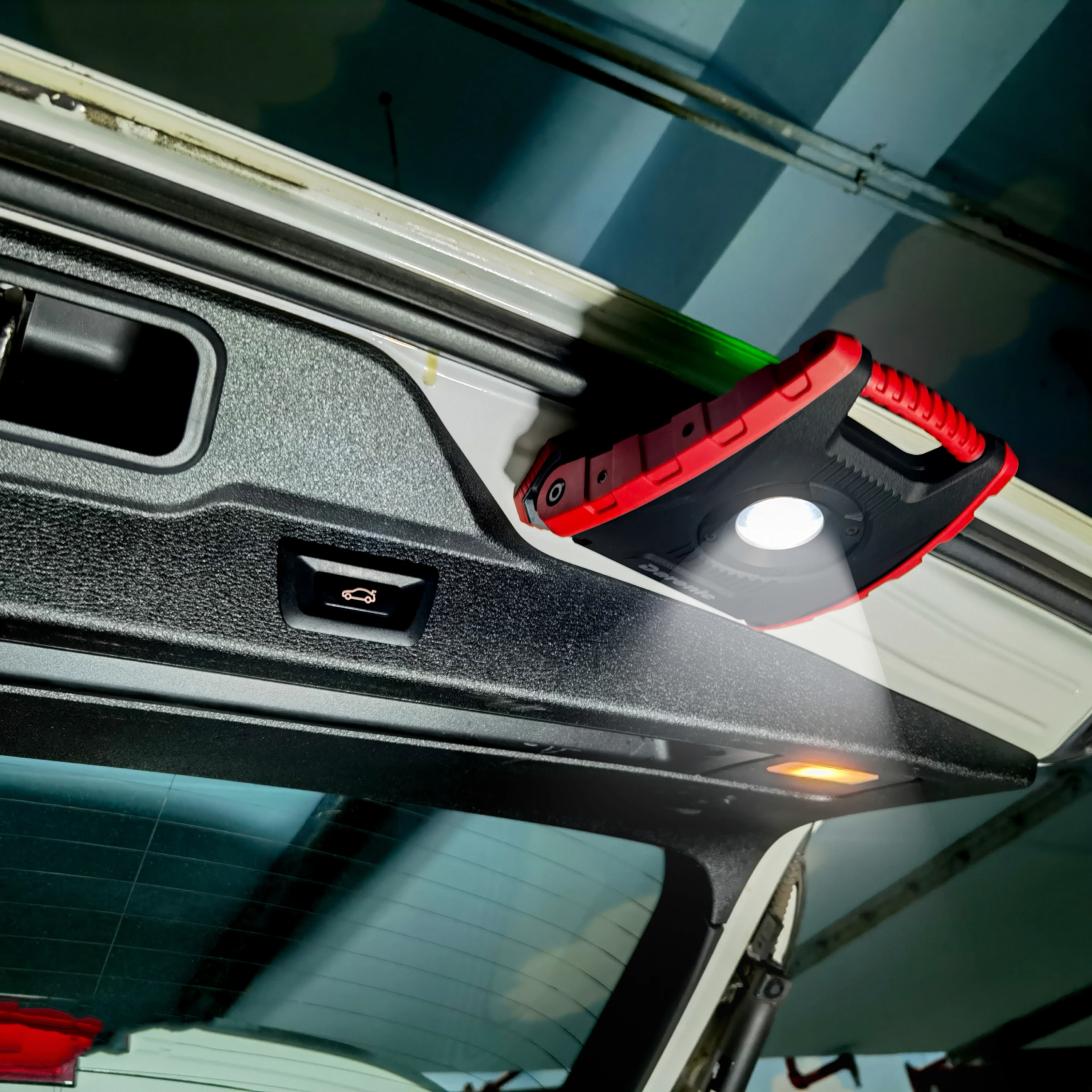 Darenic Area Lighting Rechargeable 10W LED Adjustable Brightness Flood Work Light With Magnet on the bottom