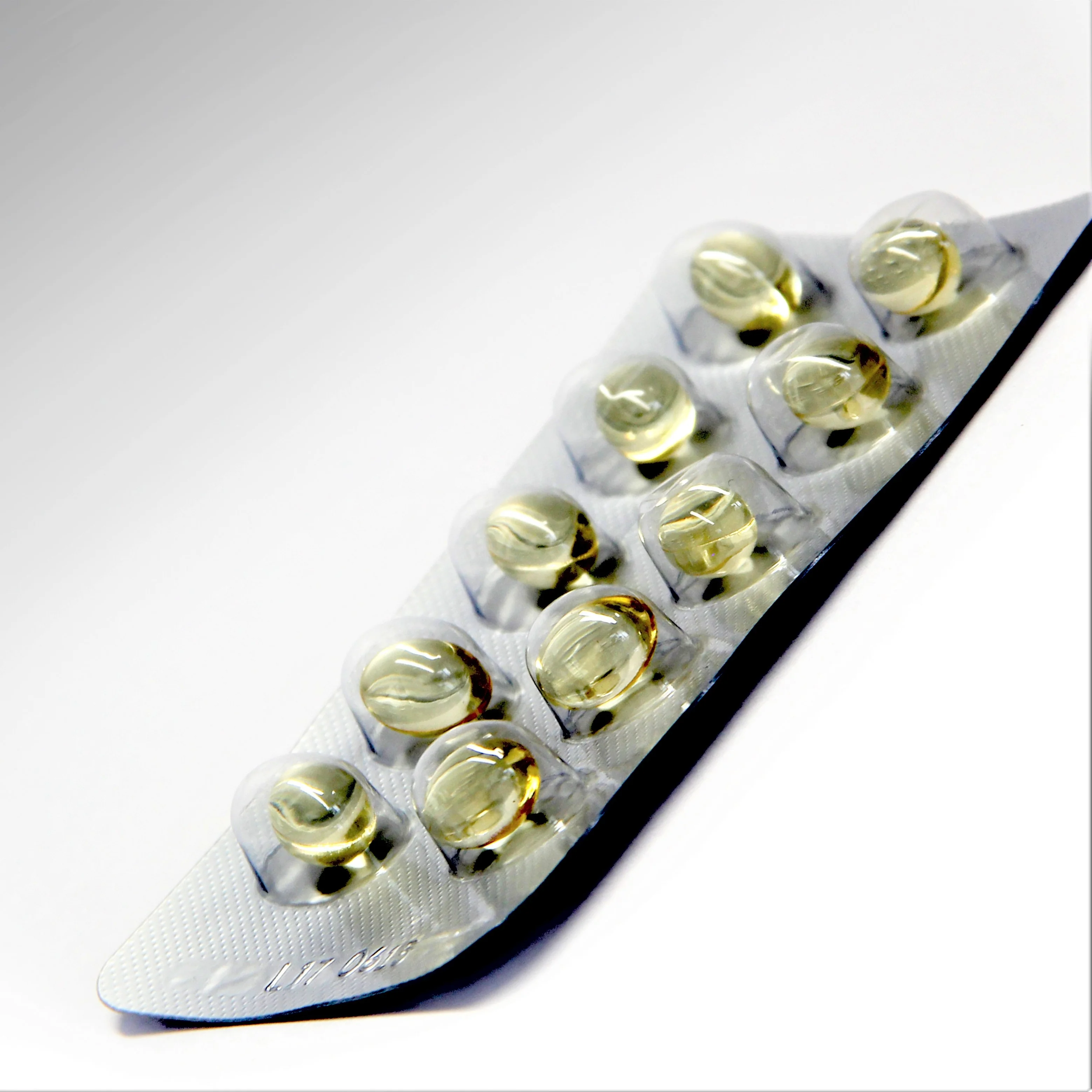 GMP certified high quality DHA Algae oil softgel capsule Chinese supplier high quality