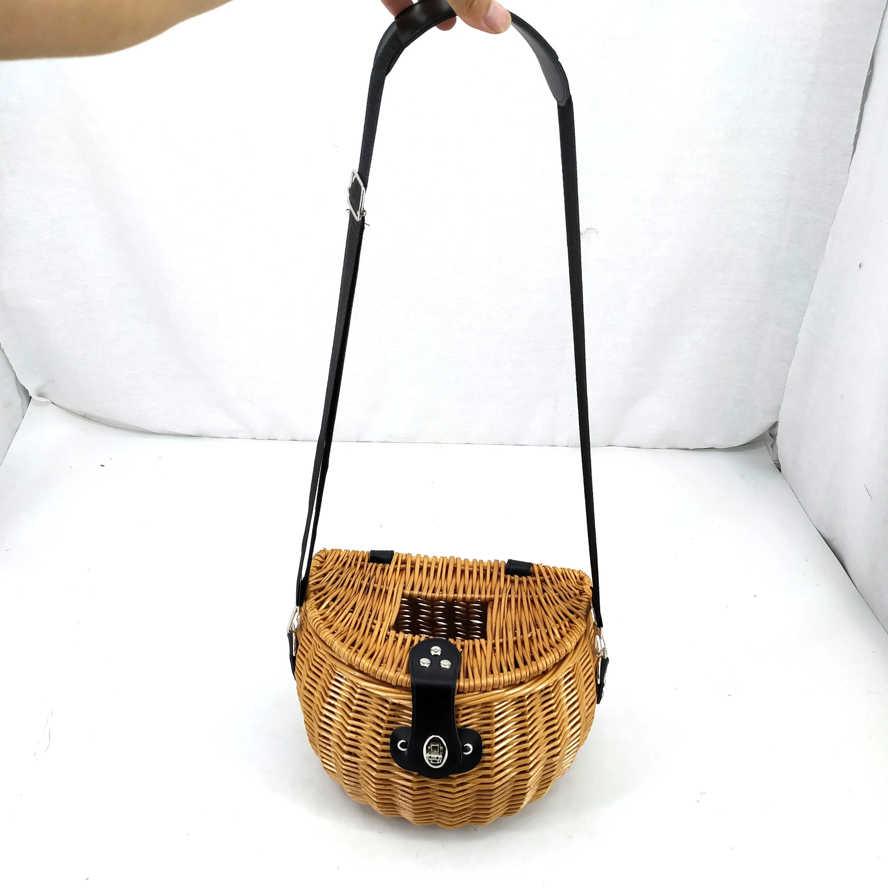 Factory leather cover and straps Small wicker fish basket willow wicker fishing basket