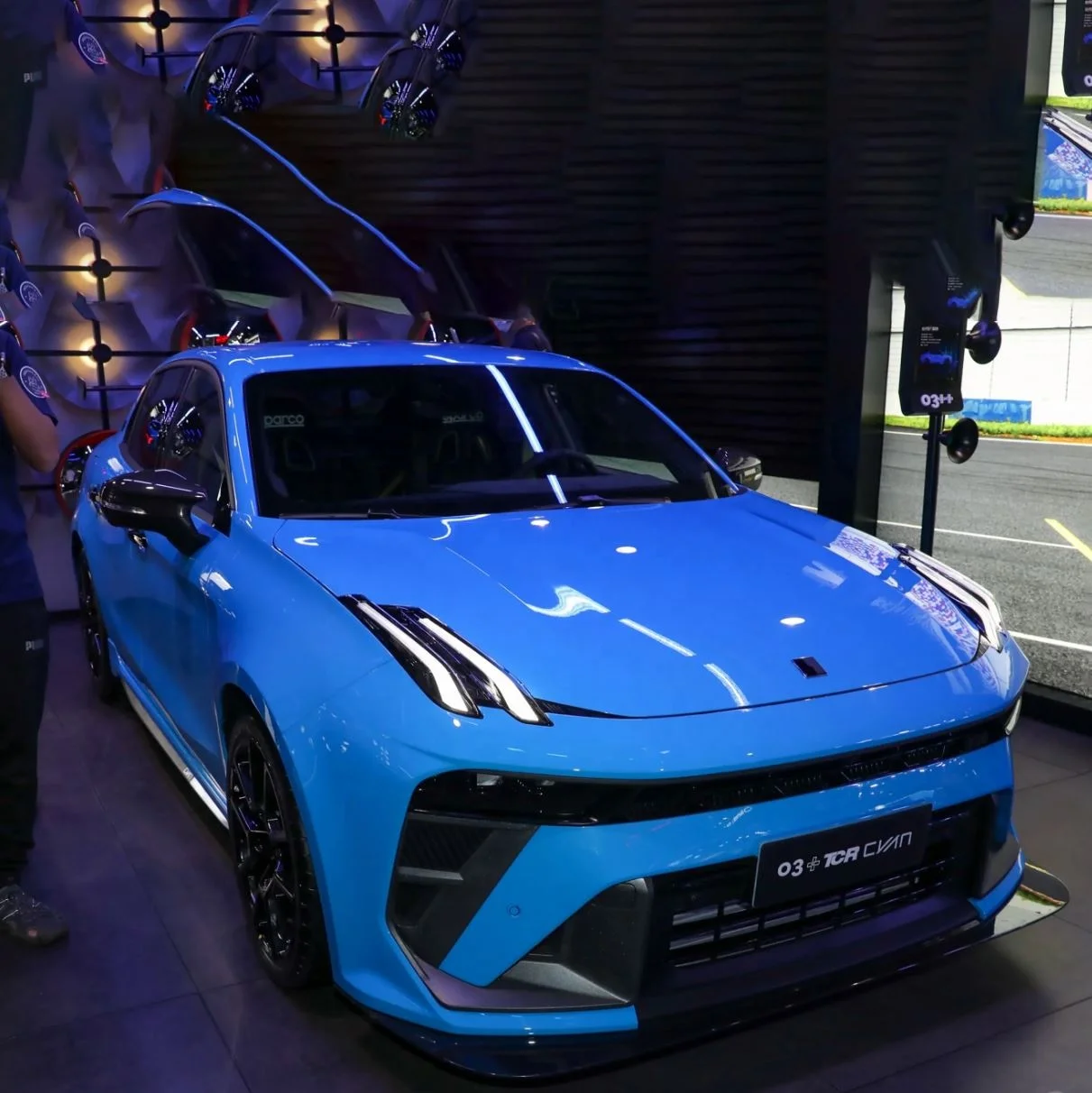 Высокотехнологичные компактные автомобили с левым рулем