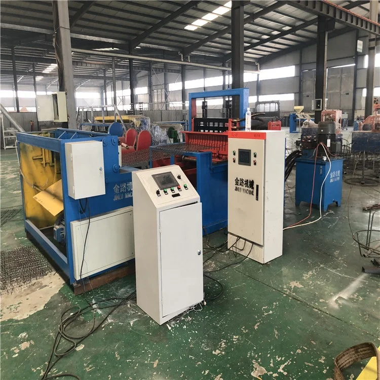 Full automatic knitting machine for crimped wire mesh machine