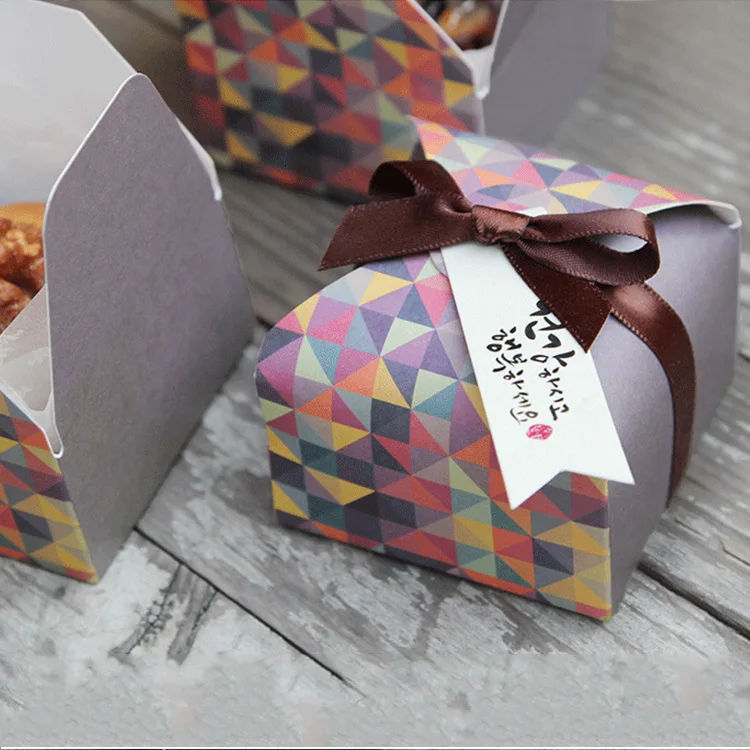 Fashionable customized exquisite packaging love lucky cute chocolate candy wedding invitation gift box for birthdays gift