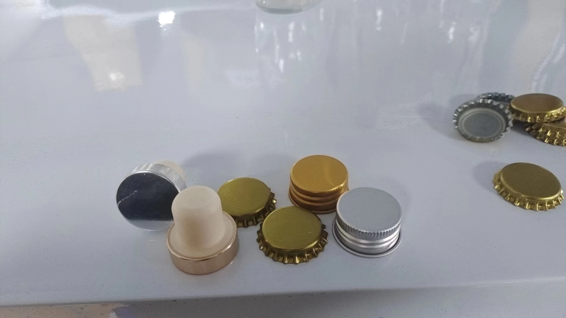 Spot wholesale transparent glass orange juice bottles, beverage juice bottles, straight round soda bottles 330ml manufacturers