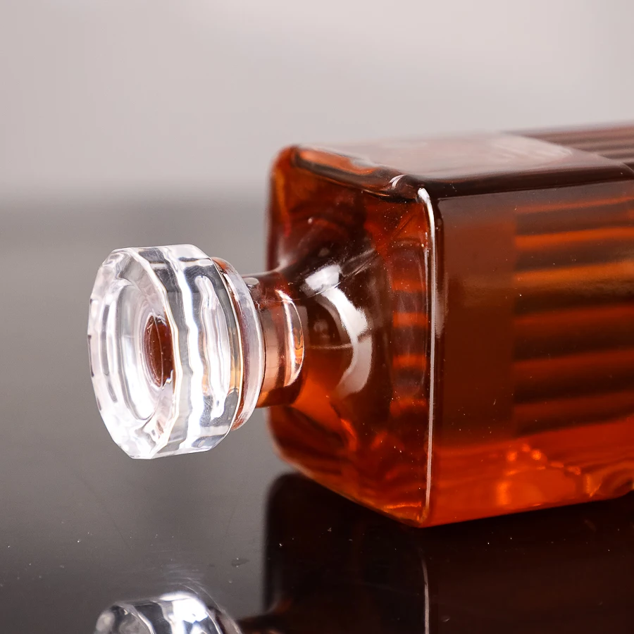 Online Wholesale Supplier 500ml Square Glass Bottles for Gin and Tonic Wholesale Tequila Shot Glass Cheap Vodka Prices