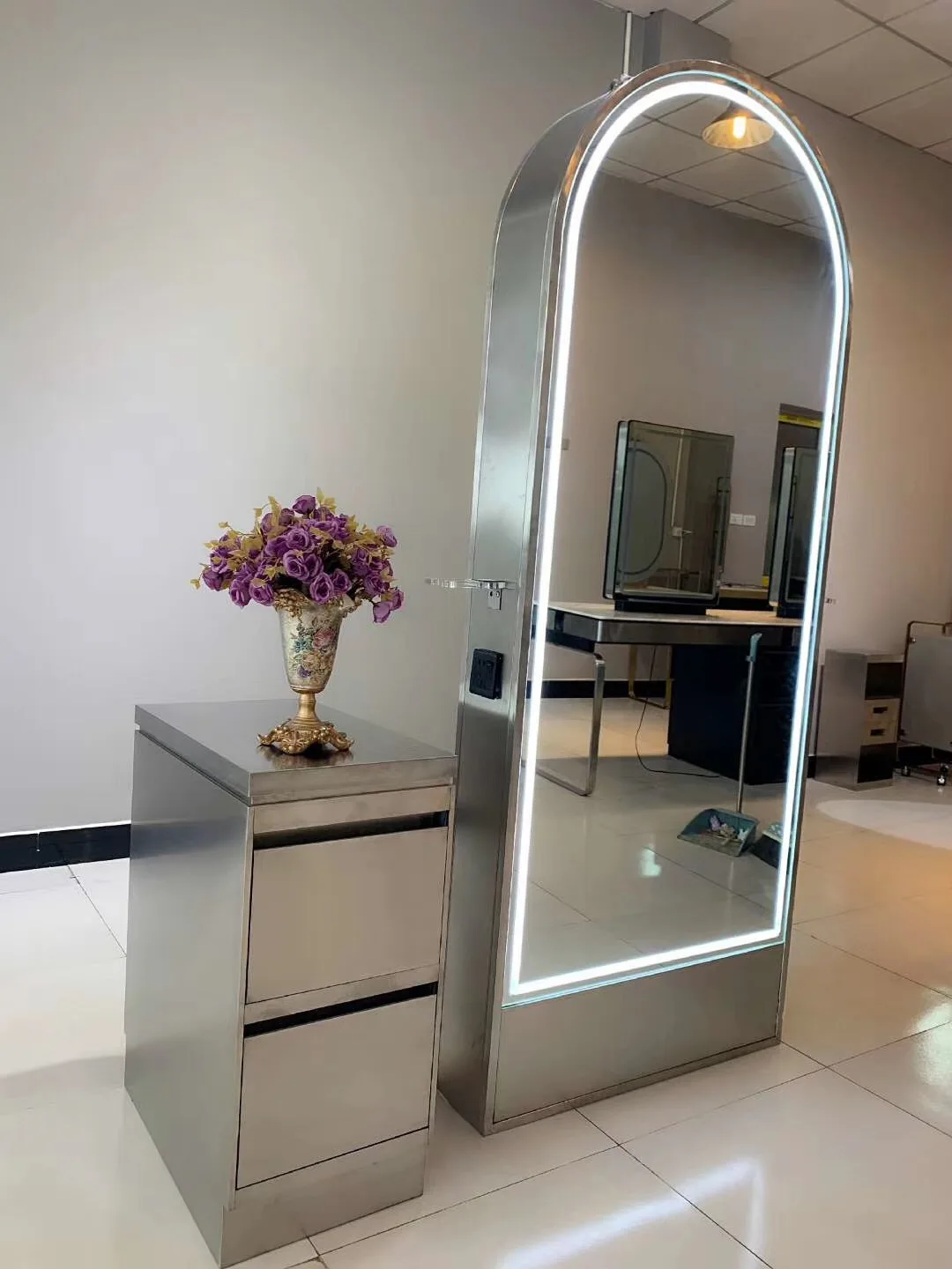 Desktop Beauty Led Light Illuminated Haircut Salon Mirror For Barber Shop