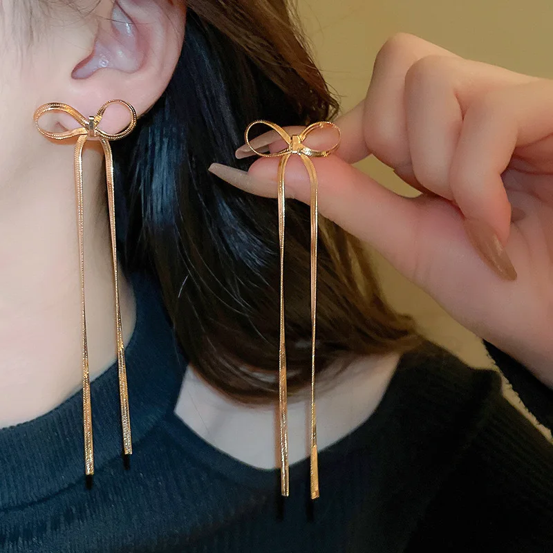 Eamom Dainty Simple Bow Choker Necklaces for  Shiny Bow Necklace Gold Chain Ribbon Necklace Bow Choker for Women Girls