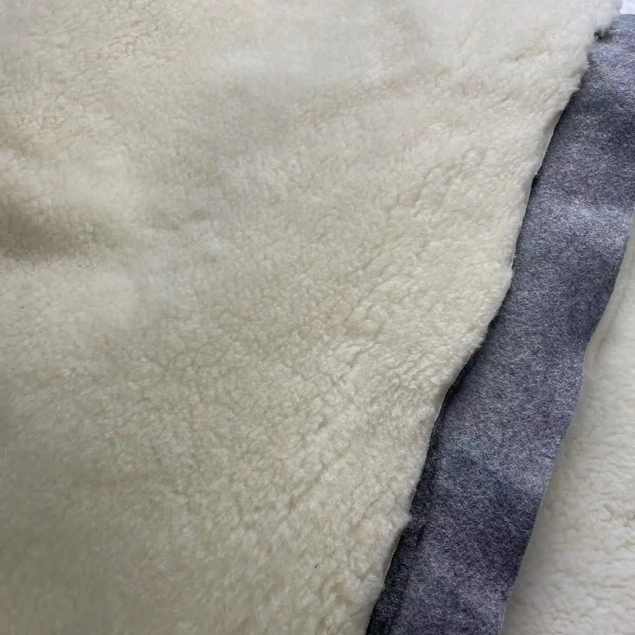 Factory High Quality Polyester Fake Sheep Lamb Fur Lining Fabric for Garment Winter Fabric