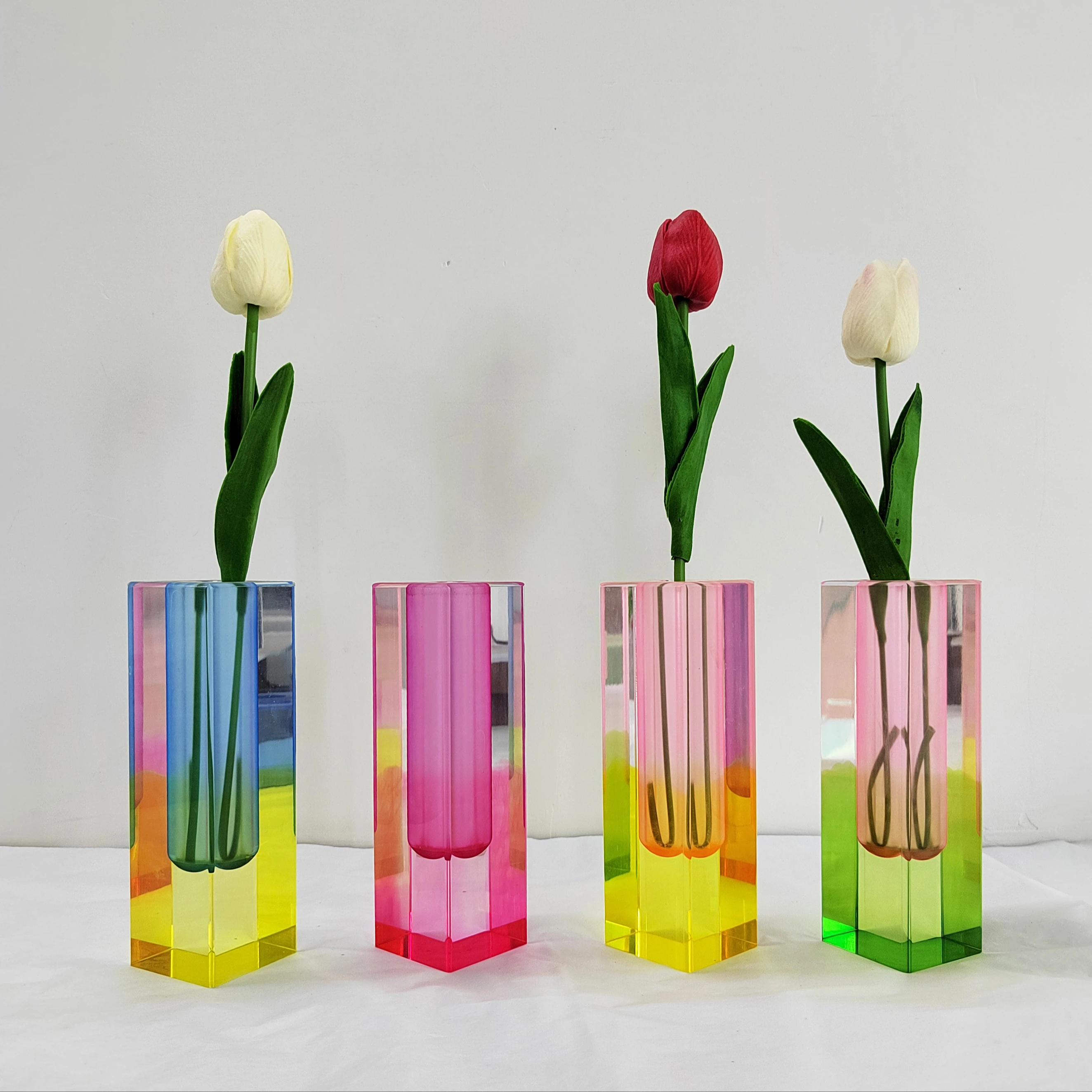 Оптовая продажа яркая пластиковая Высокая Цветочная ваза для гостиной радужная