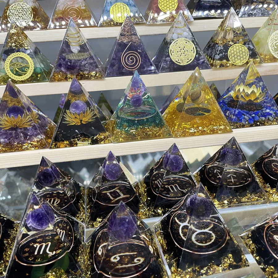 Wholesale Resin Pyramid Crystal Orgonite Pyramid Seven Chakra Spirit Healing for Home Decoration