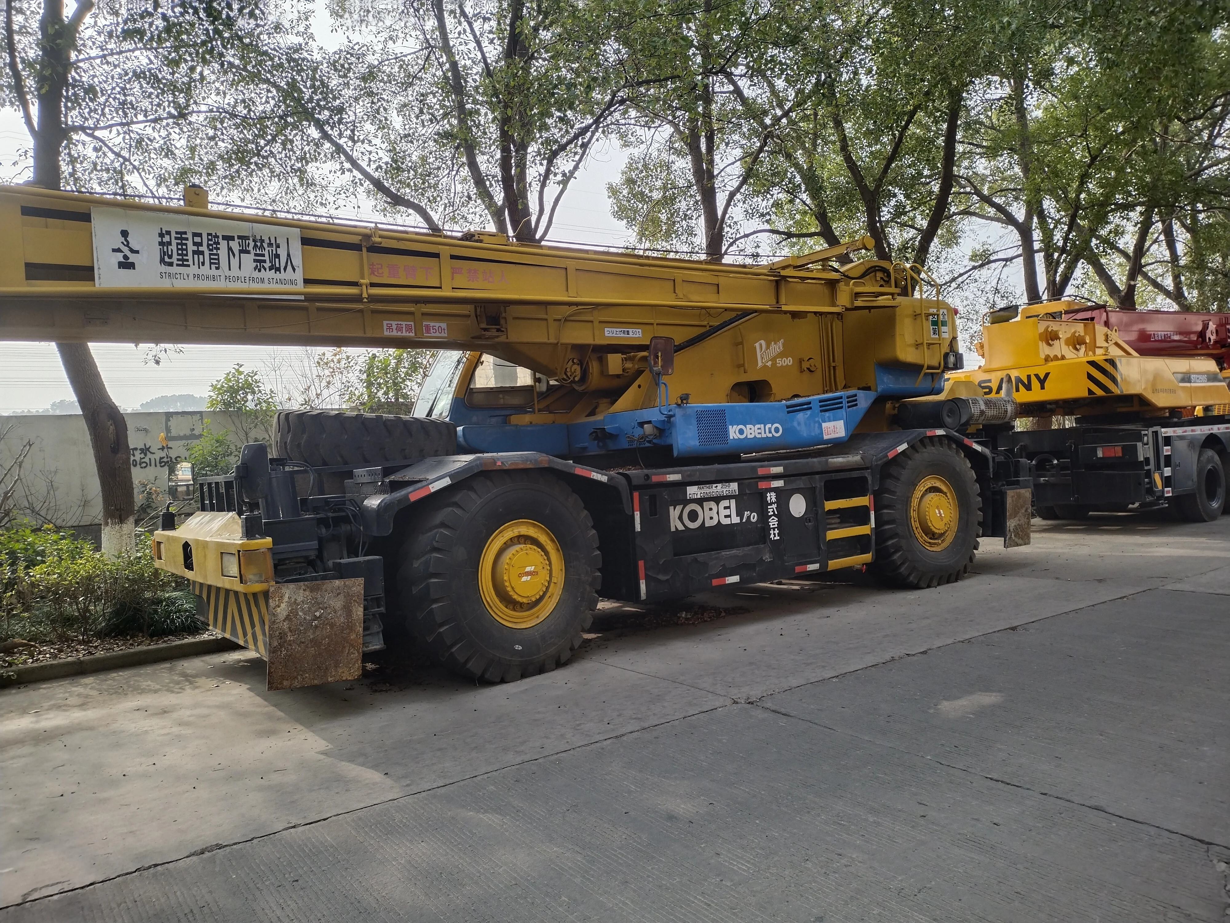 Подержанный оригинальный японский подъемник хорошее состояние кран Kobelco пантера 500 грузоподъемность 50 тонн оригинальная краска двигателя землеройное движение