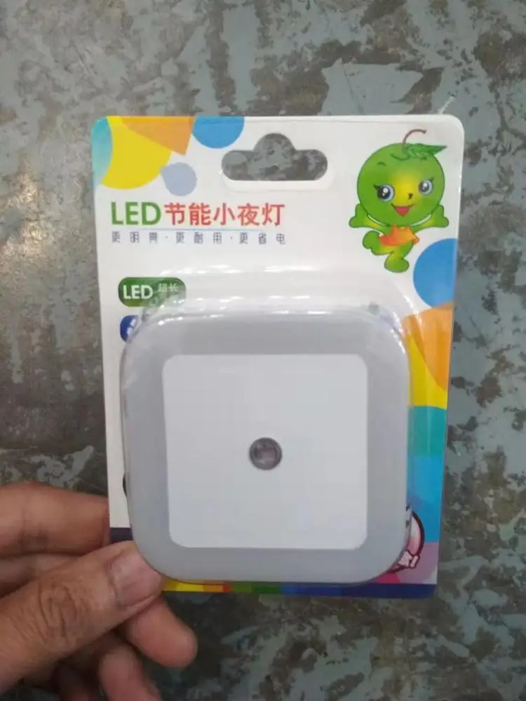 W081 OEM Lamp with Auto Dusk to Dawn Sensor for Baby Bedroom US EU plug in square shape LED sensor Night Light