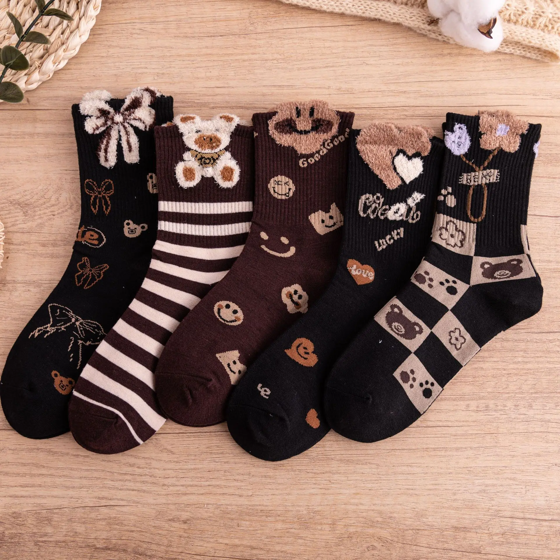 Wholesale Brown Teddy Bear Cartoon Socks Women Casual Cute Novelty Cotton Crew Socks