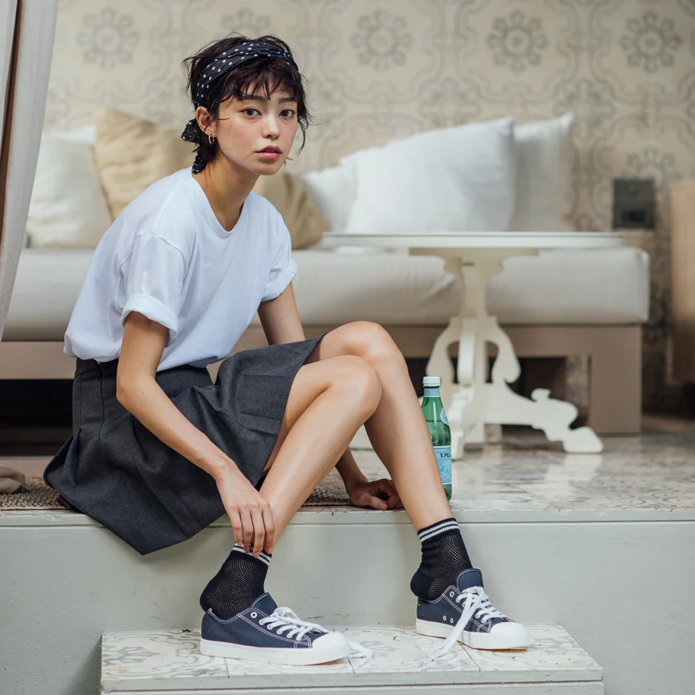 Wholesale japan style high quality transparent stripe funky ladies silk crew socks