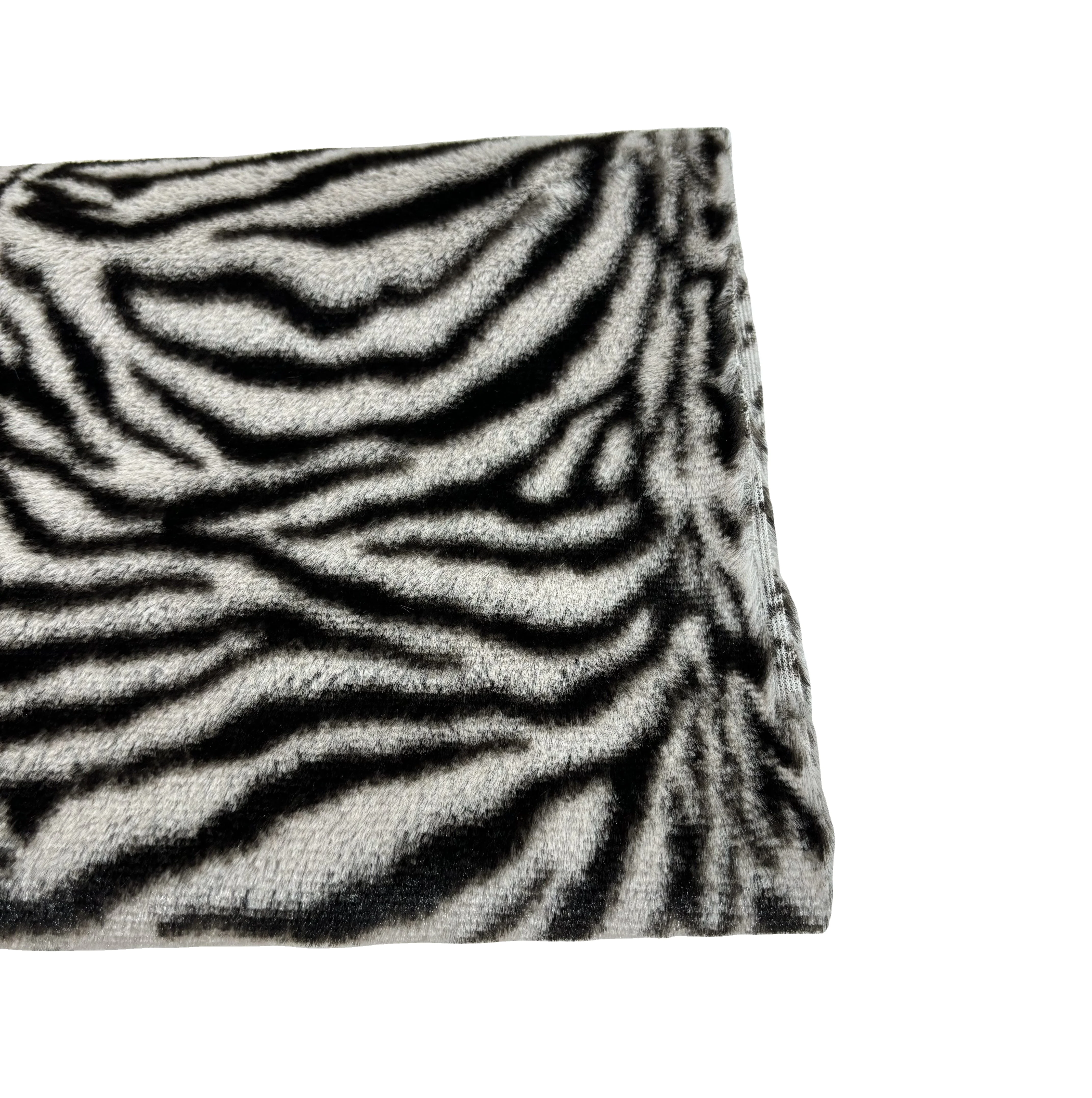High quality customizable polyester faux fur fabric Tiger print Korean velvet plush fabric for blanket floor mat toys