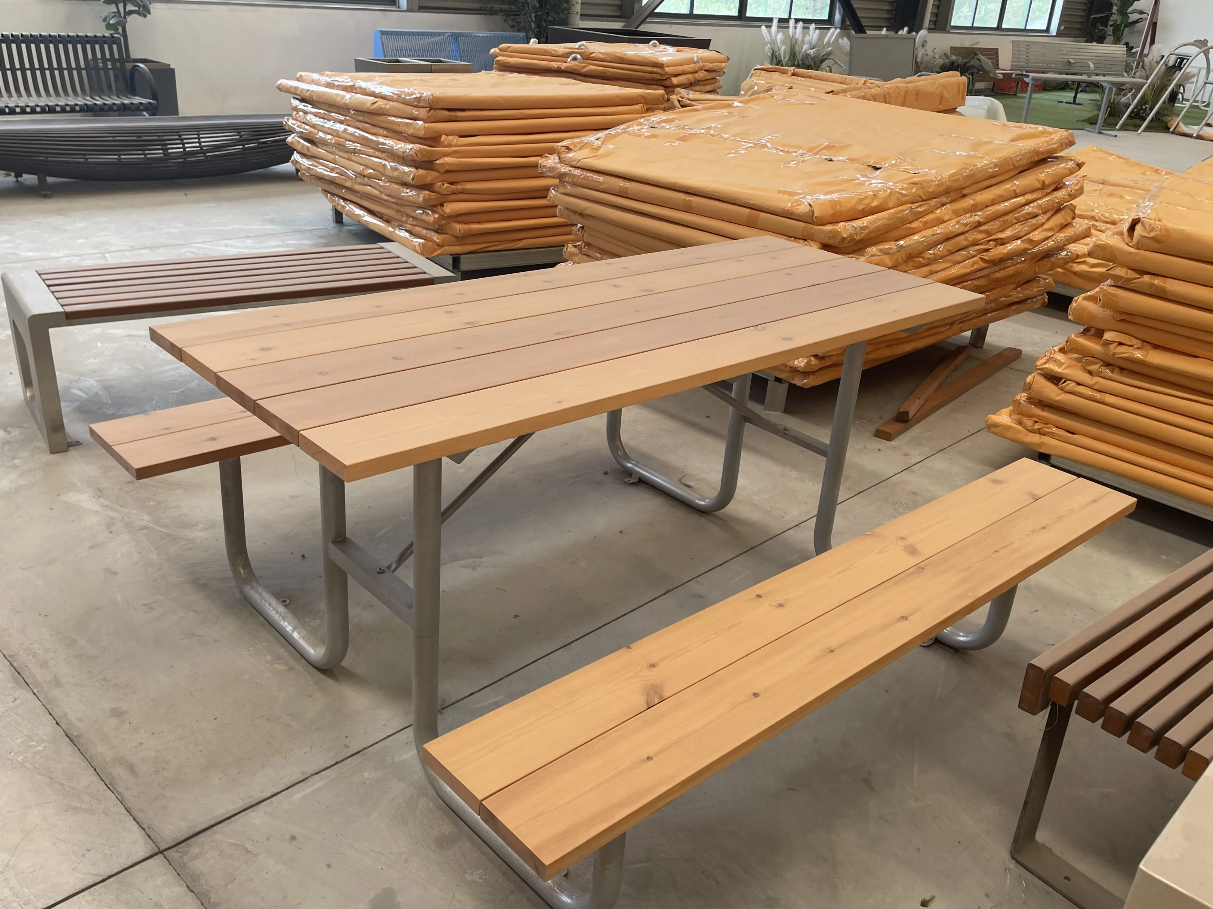 Modern Design Park Wooden Outdoor Picnic Table Bench Garden Furniture Outdoor Dinning Table