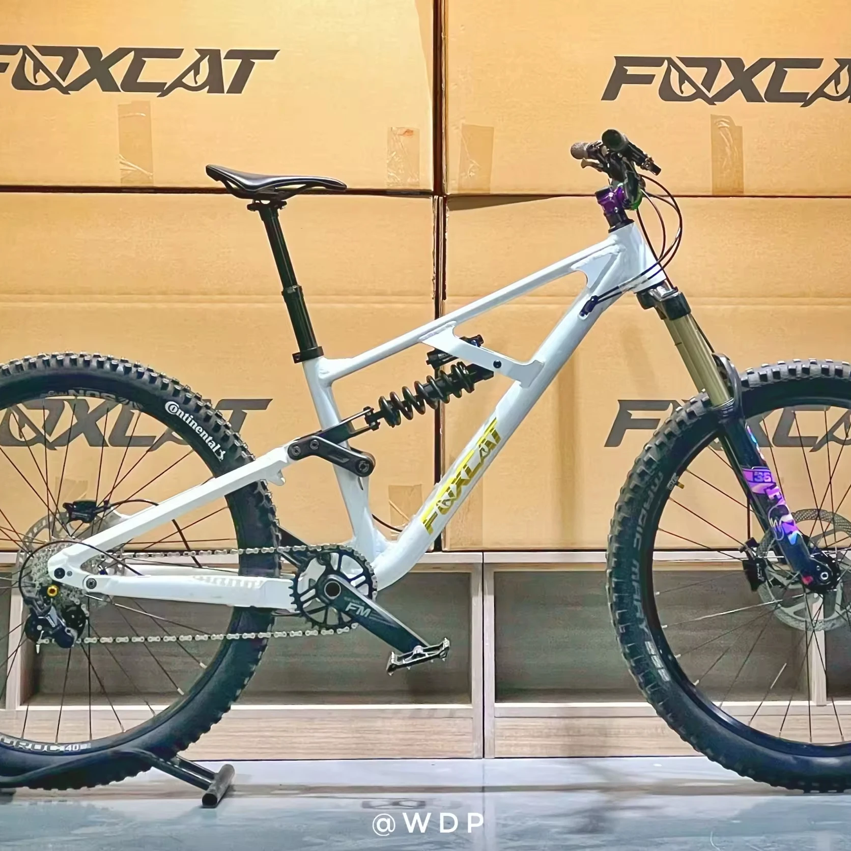 Outroad Fat Tire Mountain Bike with 27.5 29 inch Wheels  21 Speed Front Suspension Anti-Slip Bikes