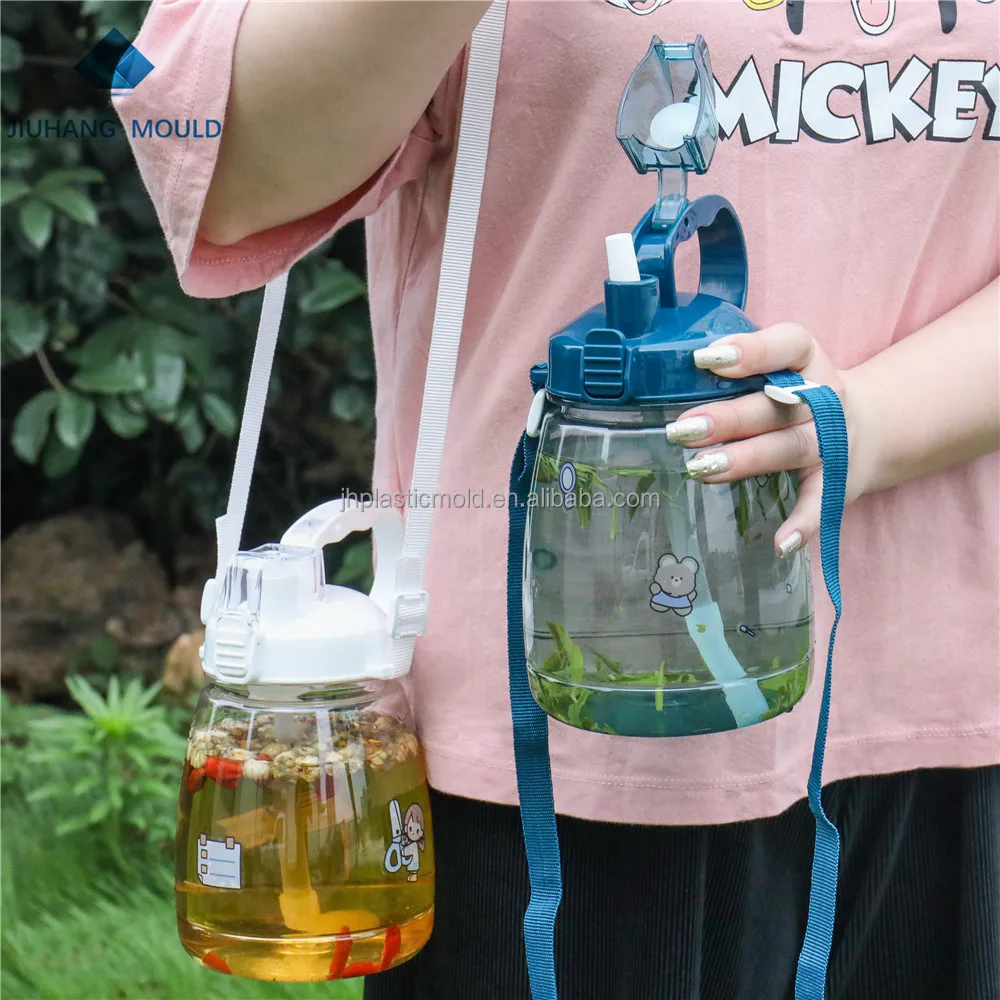2021 New Plastic Outdoor Sport Bottle 1300ml PC Water Bottle with Lid Straw and Straps 1.3L