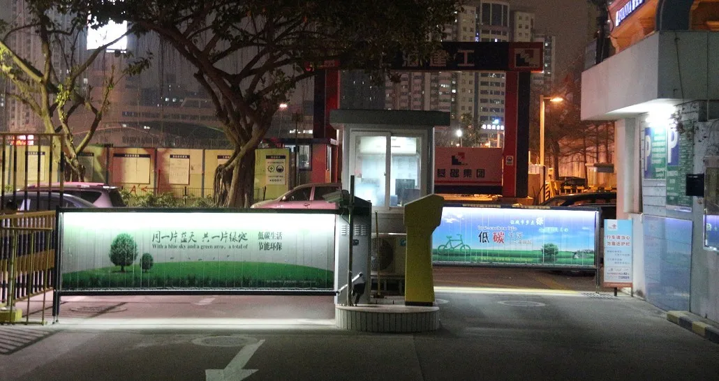 Golden Stanchion/ Braided Rope Crowd Control Rope Queue Barrier with Gold Plated Hooks Cafe Barrier