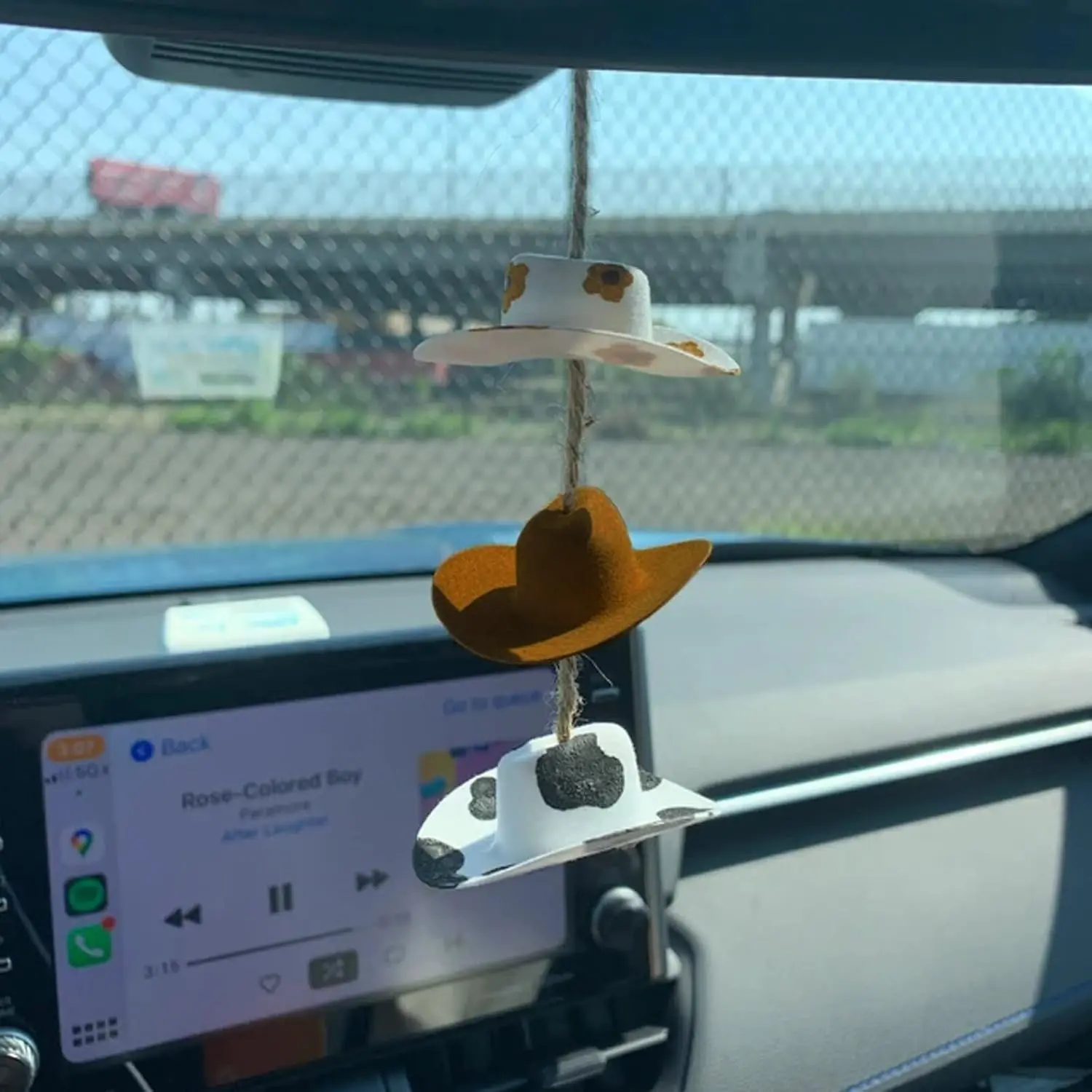 Cowboy Hat Car Charm Country Rear View Mirror Hanging Accessories Sunflower Cowgirl Decor Cute Handmade Felt Ornament Pendent