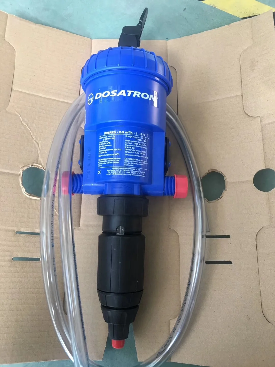 Automatic drinking system Doser Dosatron Model D25RE5VF and Model D25BL5VF vitamin mixing equipment  for livestock