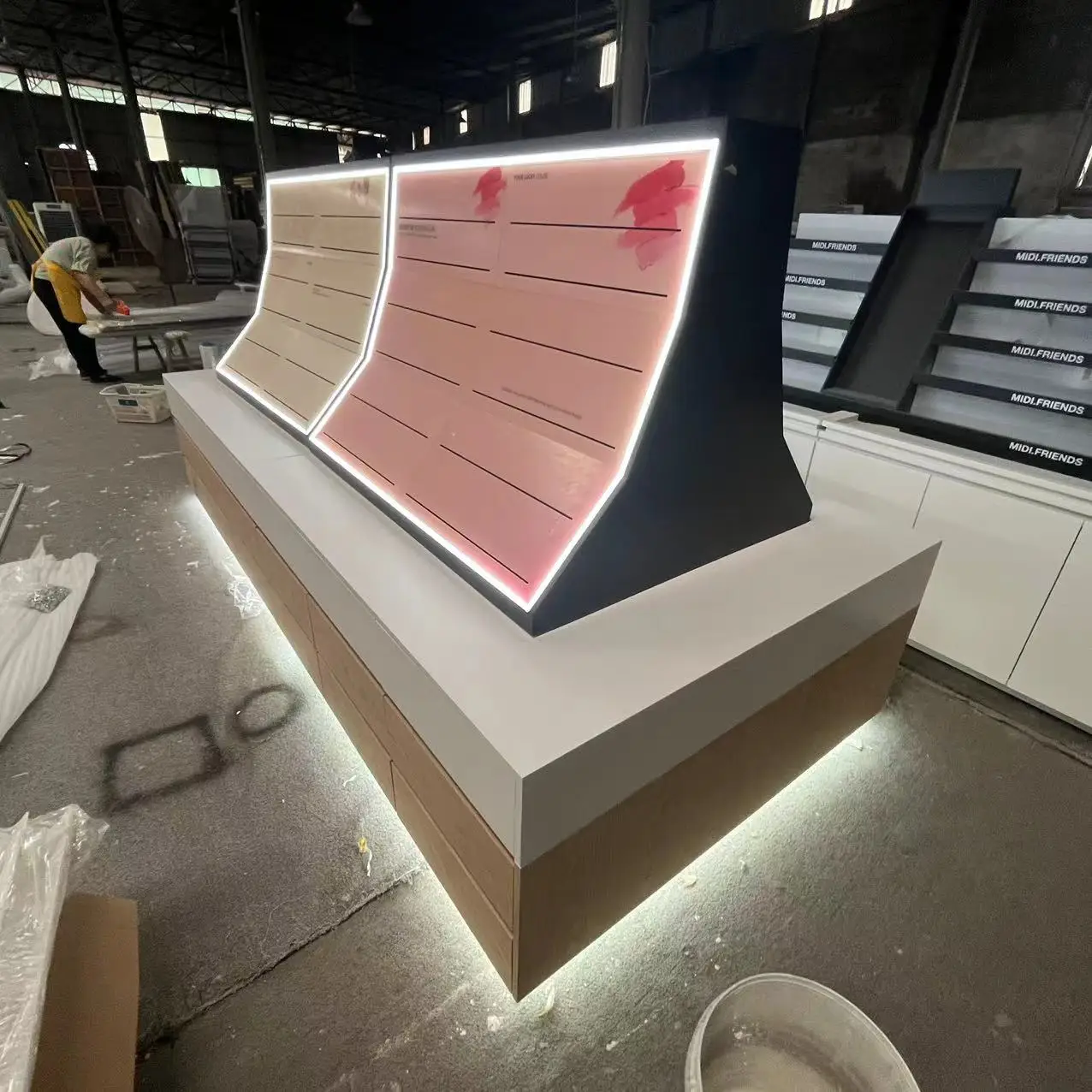 Department Store Display Cabinet Shelf Design Store Luminous Makeup Shelf Display