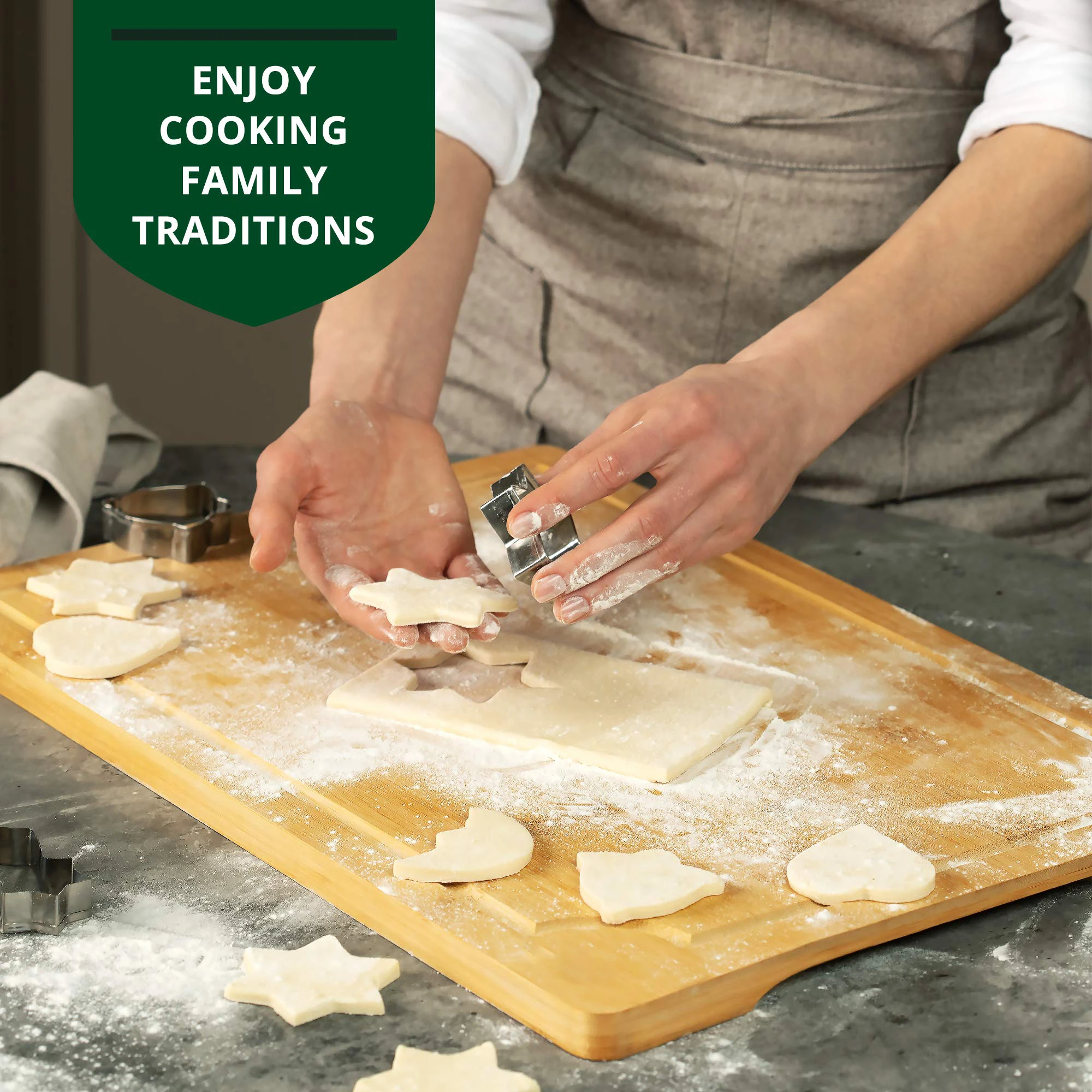 GL Large bamboo wood cutting board with ant-slip mat and juice groove