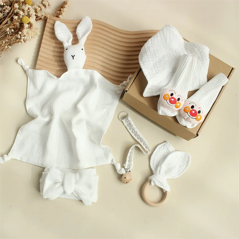 Newborn gift box infant Baby Bathing Toy Set Baby Shower Gift Set Rattle Teether Headband Non slip socks Soothing handkerchief