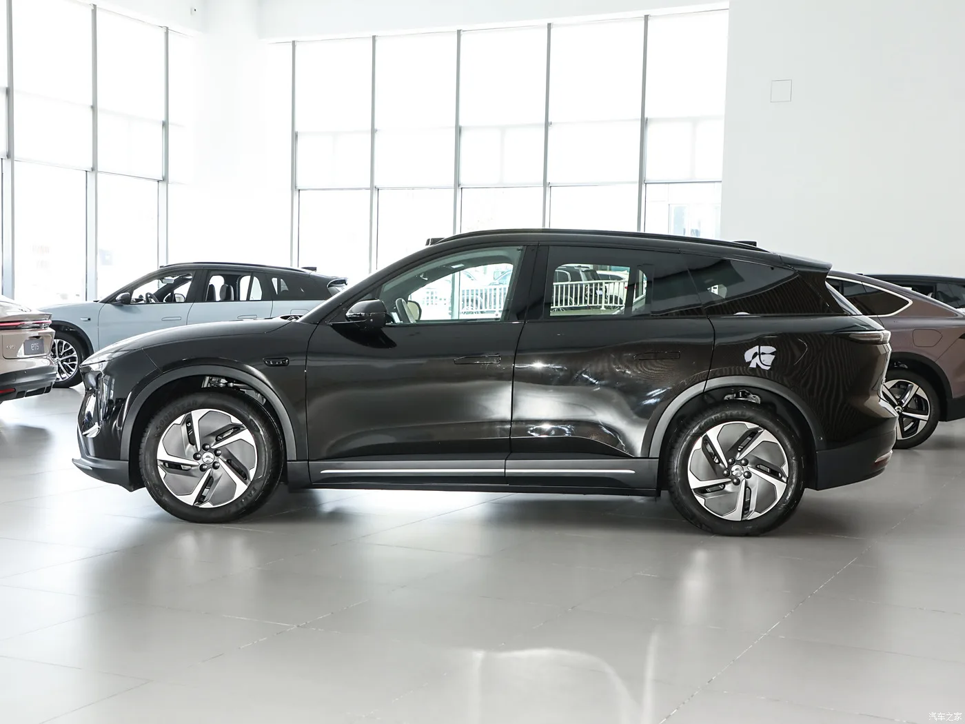 Лидер продаж EV Nio Es6 2024 модель 75 кВтч Быстрая зарядка глубокого космоса черный 490 км чистый Электрический Новый энергетический автомобиль
