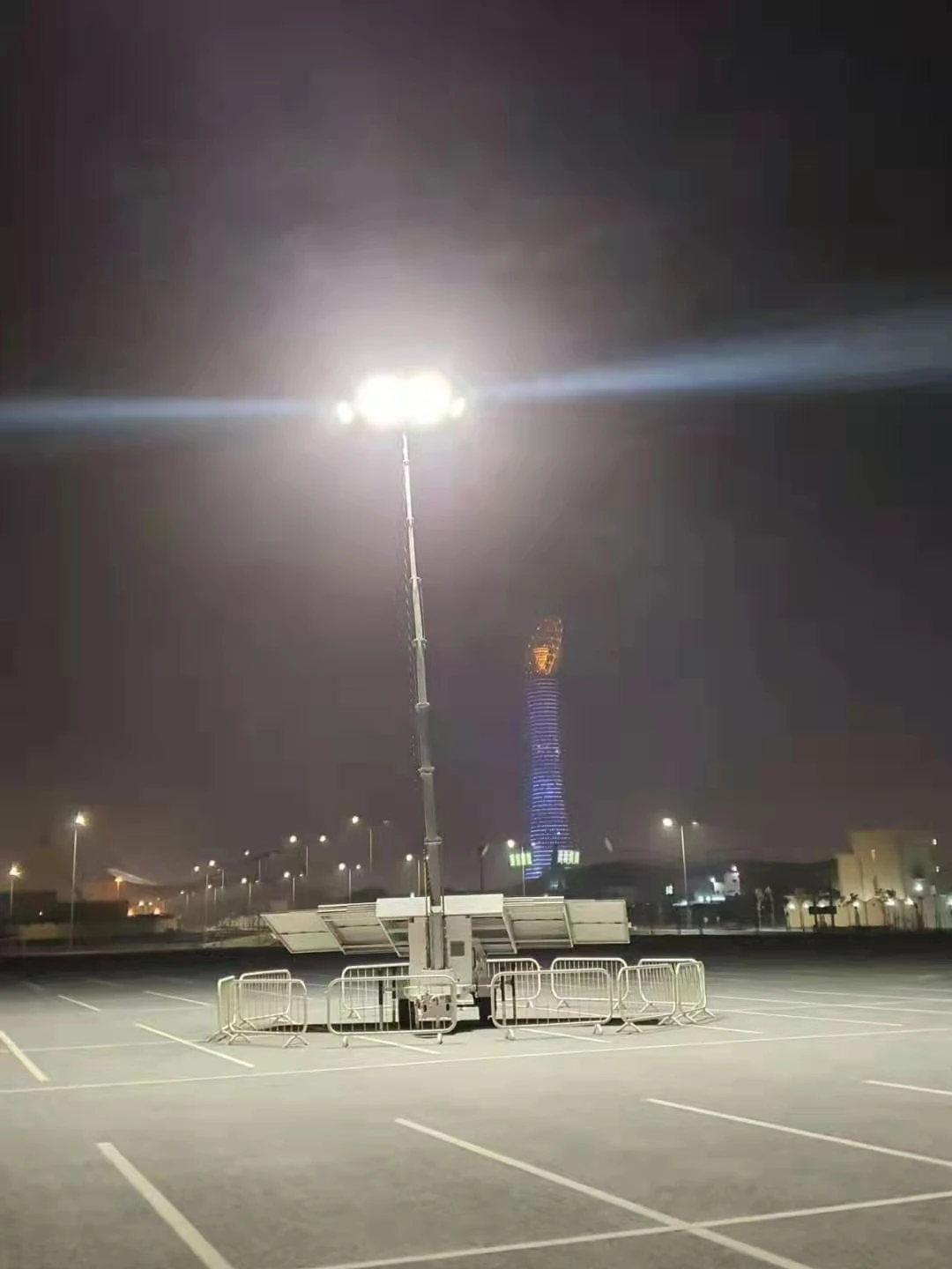 App Detected Solar Light Tower Trailer with Telescopic Mast and 24V 1200W LED FLood Light
