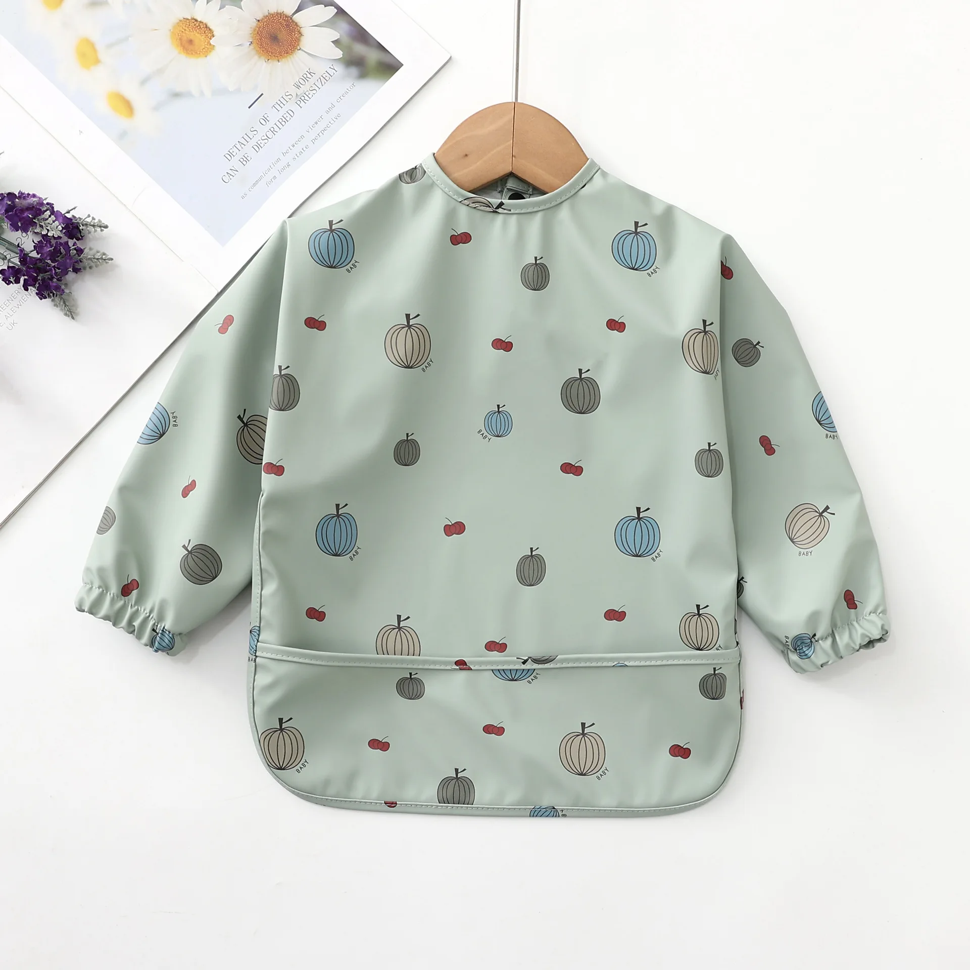 2022 New Arrival Eco Friendly Waterproof Baby Eating Bibs Baby Long Sleeved Feeding Apron Smock Bib With Pocket