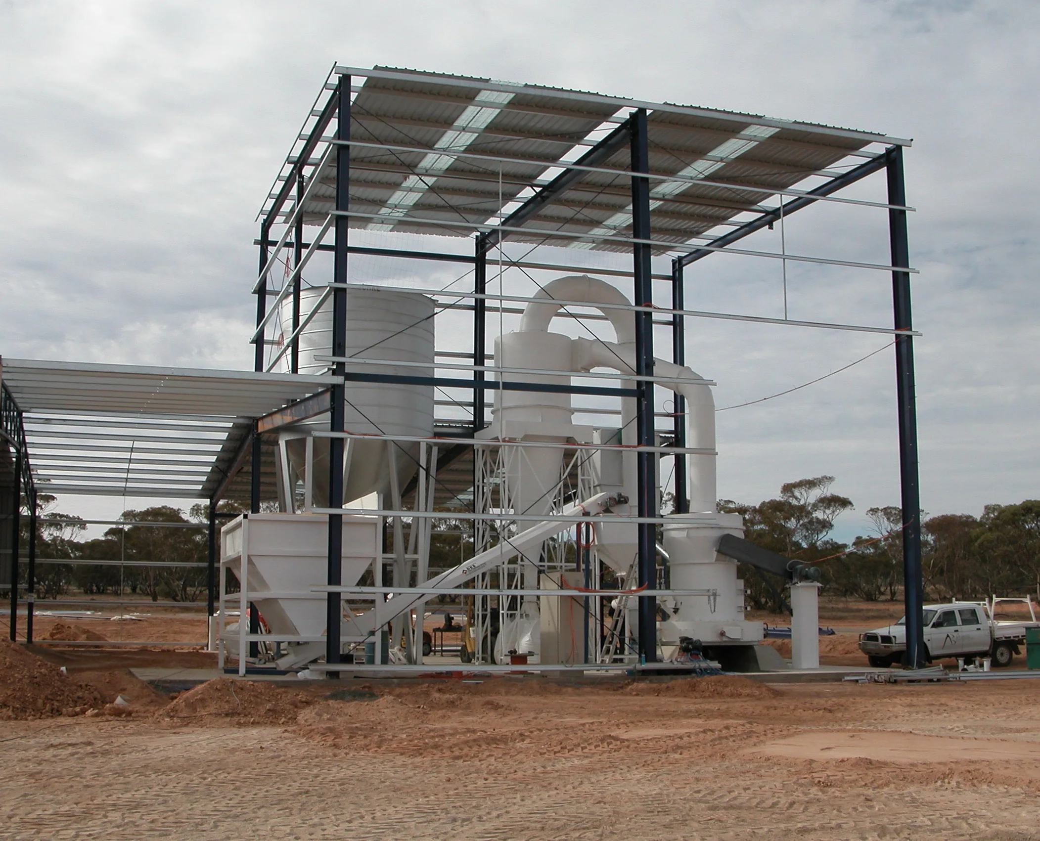 3R 4R 5R mineral powder mill YGM series limestone barite benonite High Pressure Suspension Grinding Mill