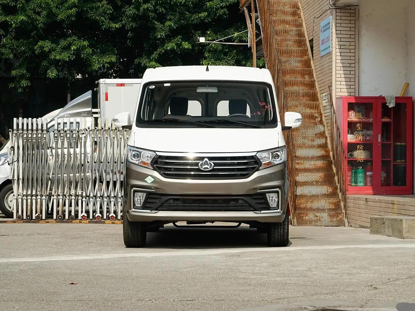 Changan/KYC V5 Gasoline/Petrol passenger van Spacious interior 7 8 9 11 seats passenger vehicle fuel RWD mini van at low price