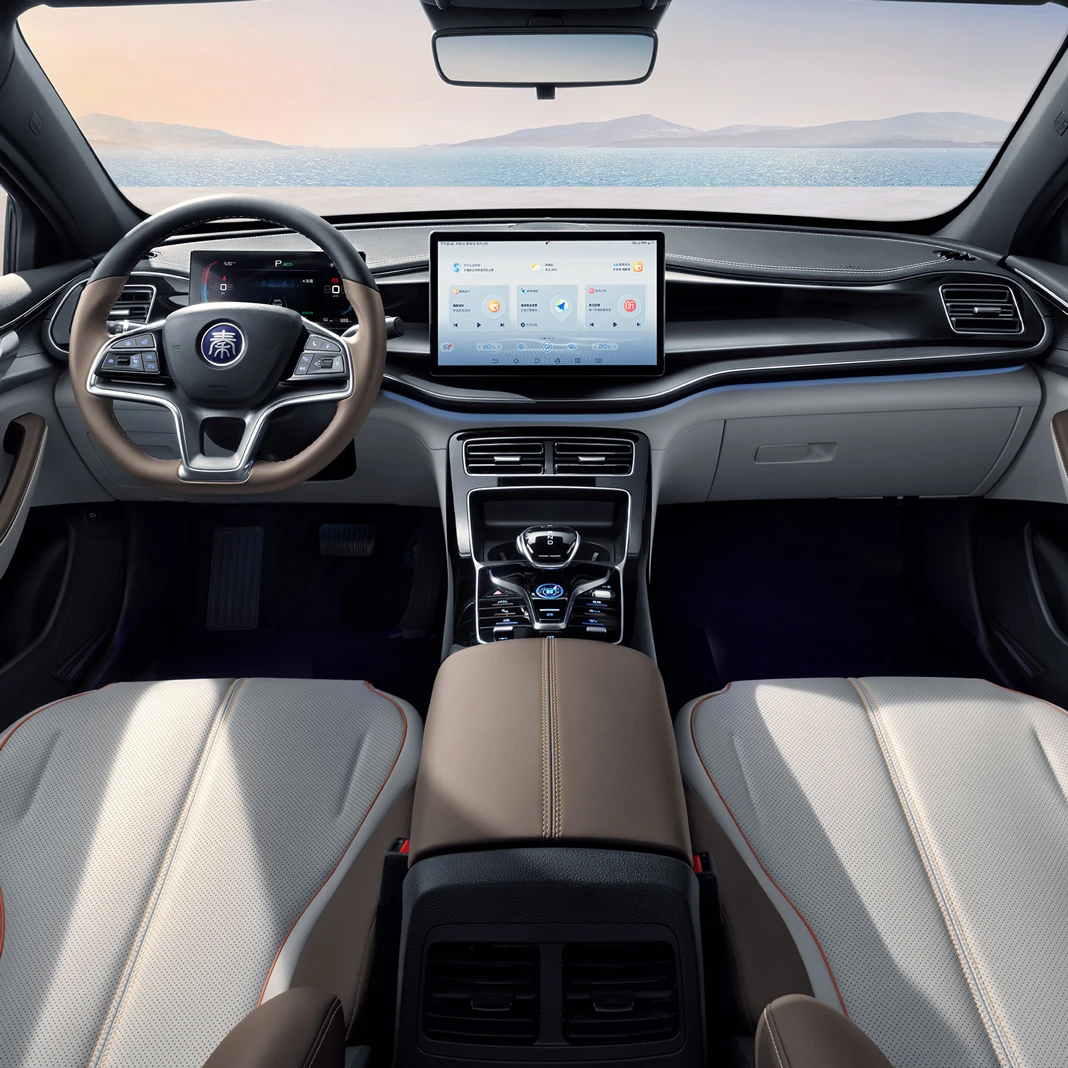 BYD Qin PLUS DMi Gloire PHEV Electric Sedan Budget-Friendly Hybrid Vehicle Automatic Gearbox Leather Seats R17 Tire Size ACC